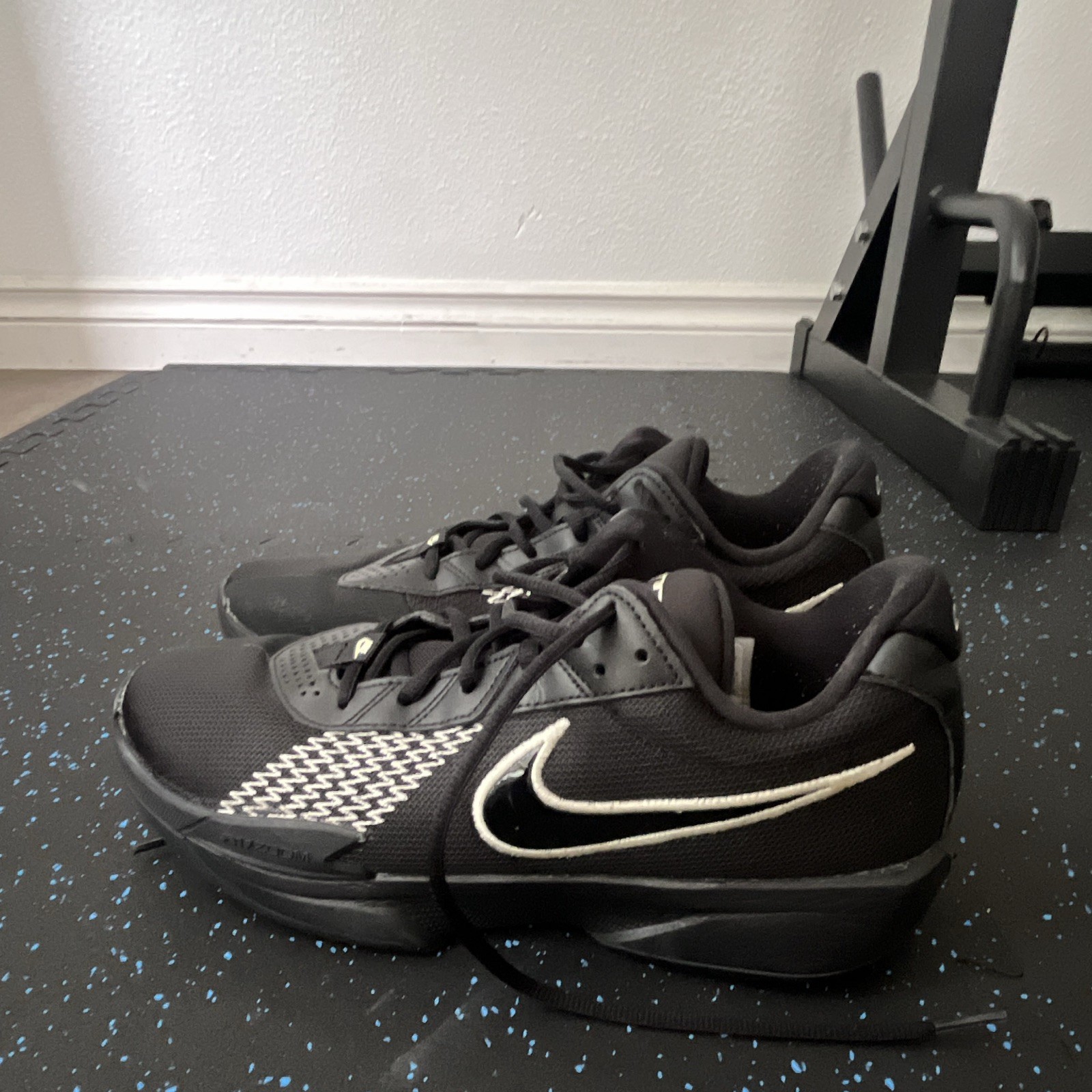 Nike Gt Cut Academy Men’s Black/White Low Top Lace Up Athletic Sneakers