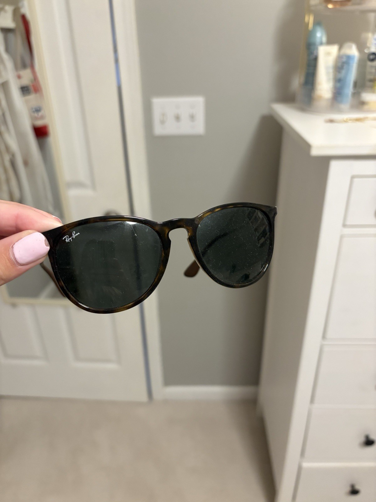 Ray-Ban Erika Round Tortoise Shell Brown Frame Sunglasses Black Gradient Lens