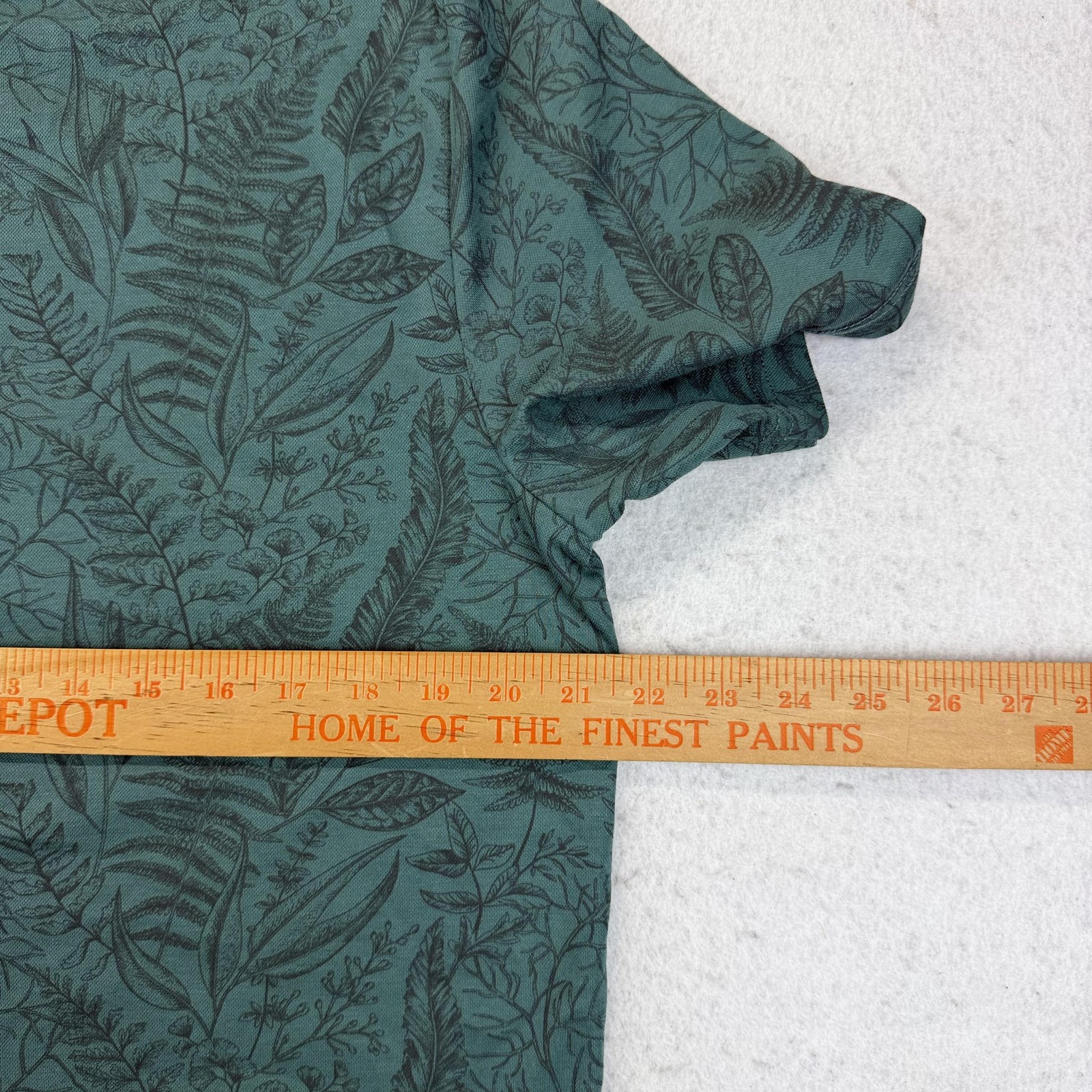 Travis Mathew Polo Shirt Mens Medium Green Floral Print Greystone Logo Golf Pima