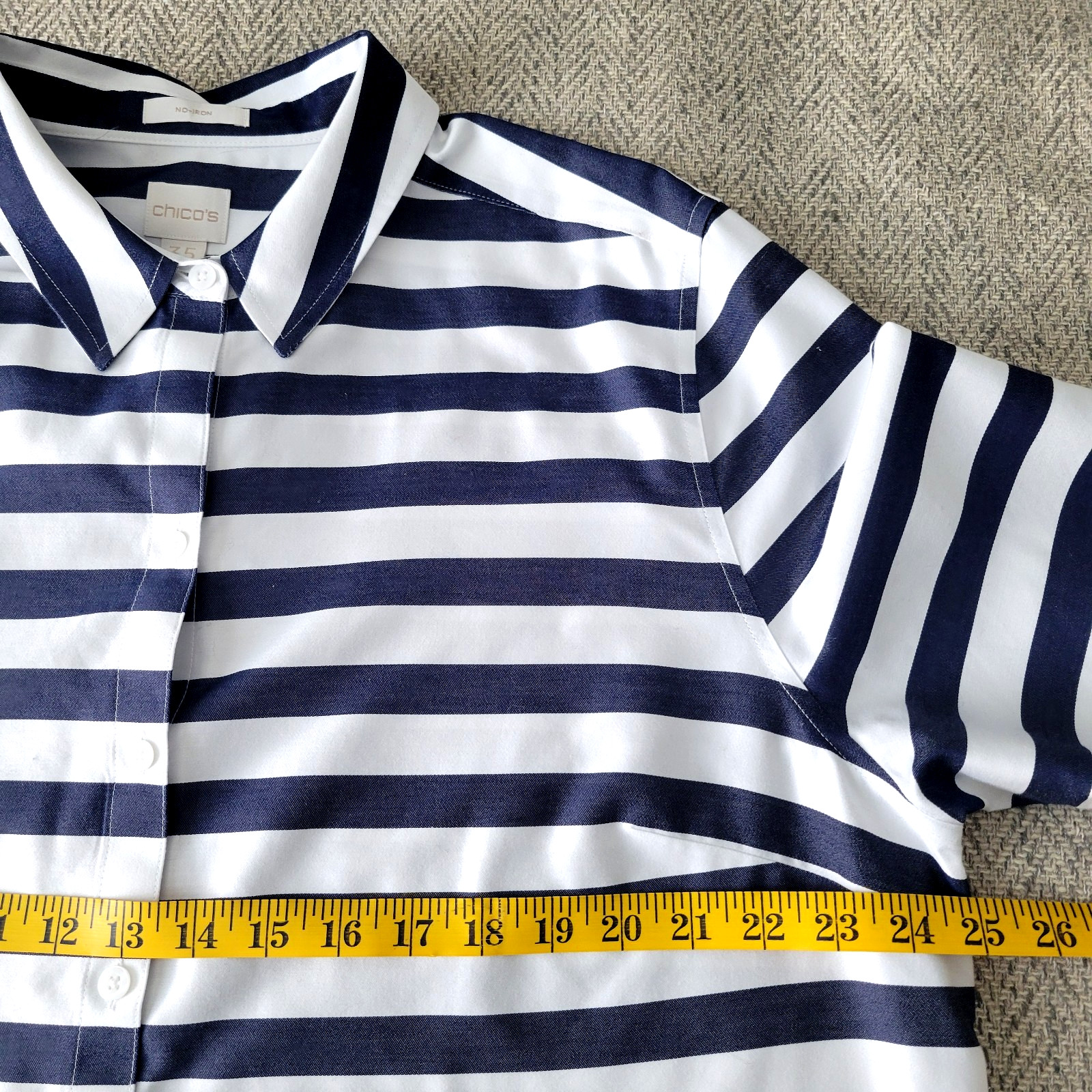 Chicos Shirt Womens 3.5 US XL 18 White Blue No Iron Stripe Pleated Stitch Back