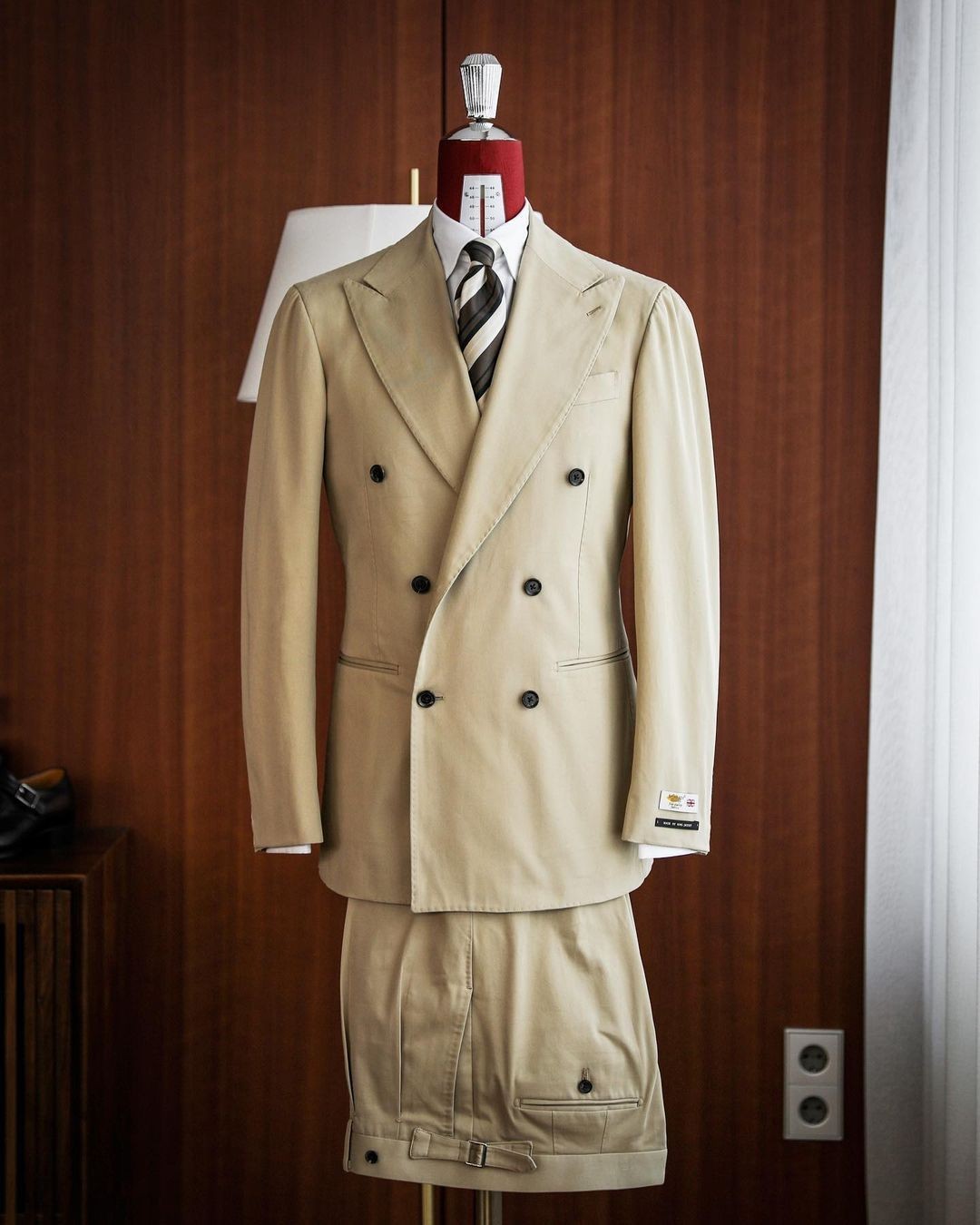 Double Breasted Men’s Suits Beige 2Pcs Business Formal Jacket Peak Lapel Coat