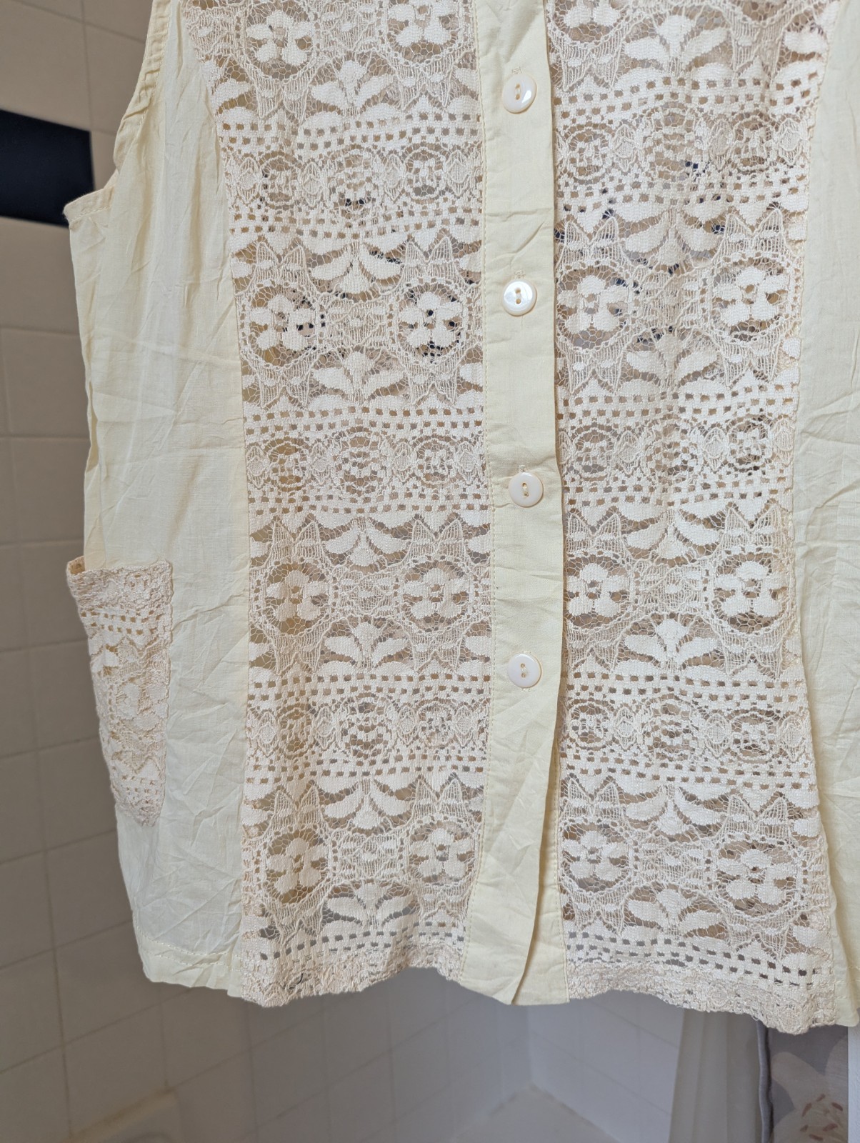 NWOT Cream sleeveless button up top with lace panels Size M
