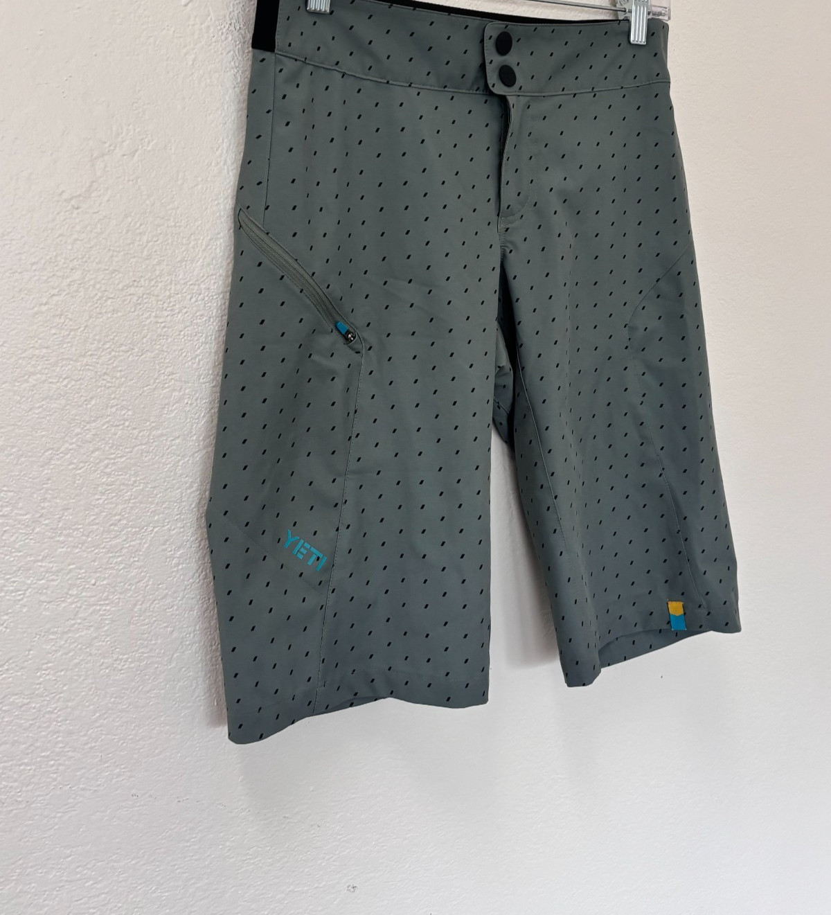 Yeti Shorts Small Green Black Fatigue Slant Dawson Mountain Bike Zip Pocket