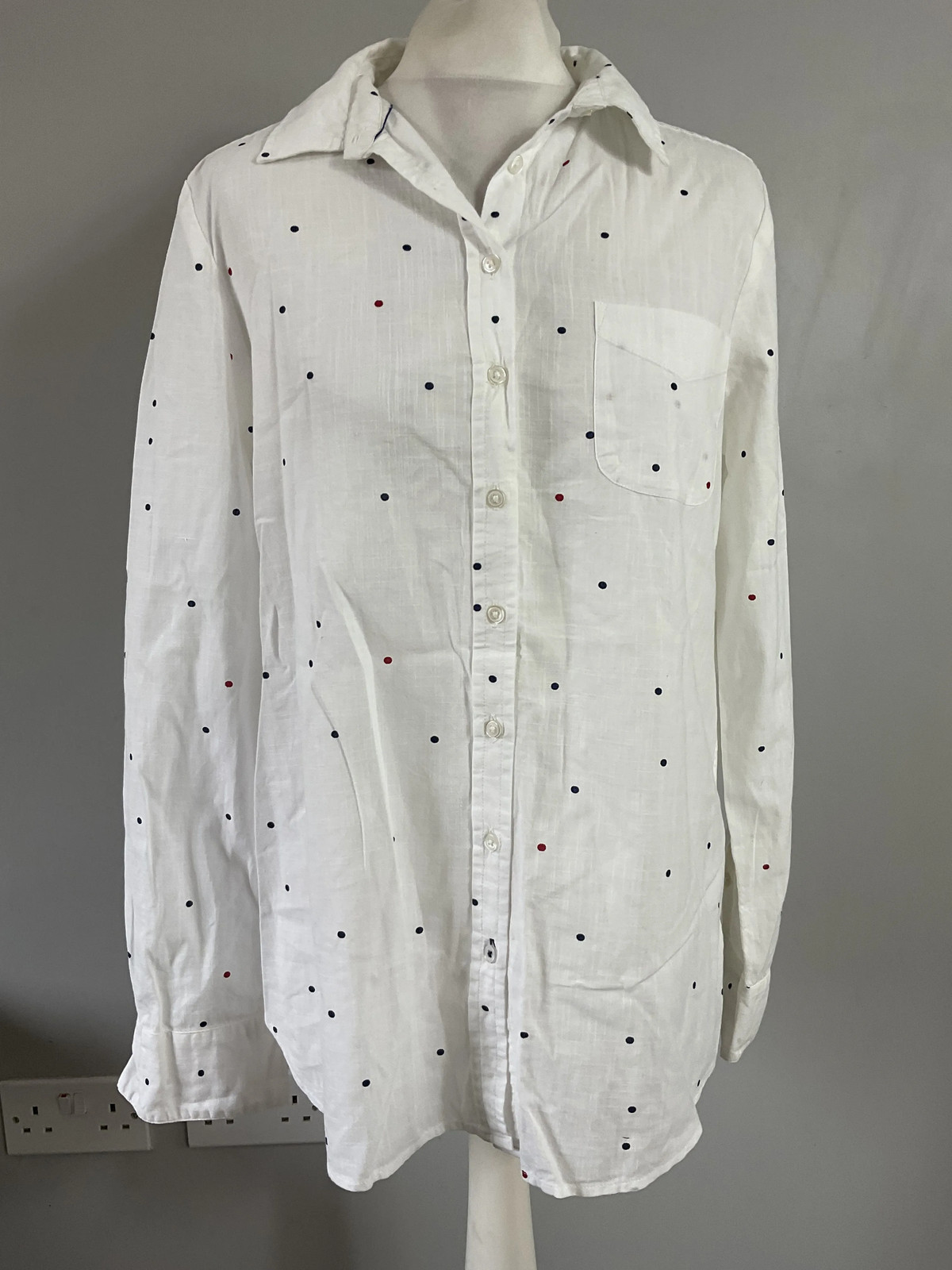 FatFace ladies white textured cotton deep navy & red polka dot blouse top UK 12