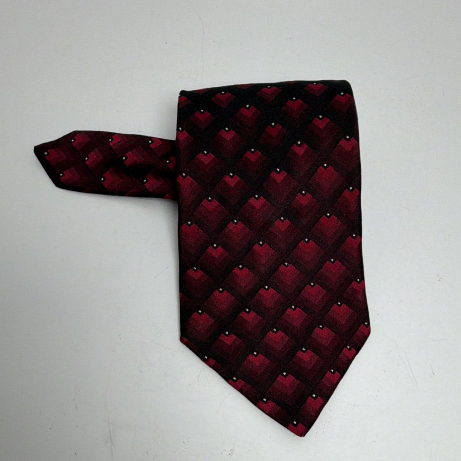 Mark Pendleton Men’s Red Black Silk Geometric Tie Classic Size 57-60″ x 3.5″ 044