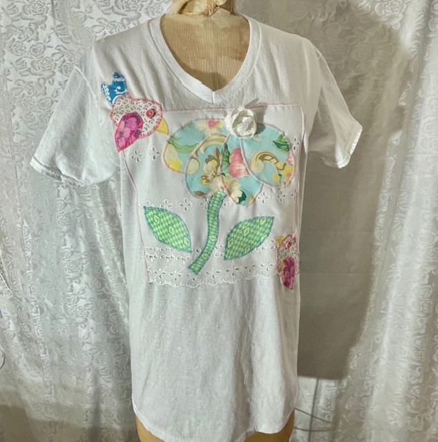 T Shirt Upcycled w Applique Flower & Birds. BOHO, Wearable Art, Hanes SZ Med