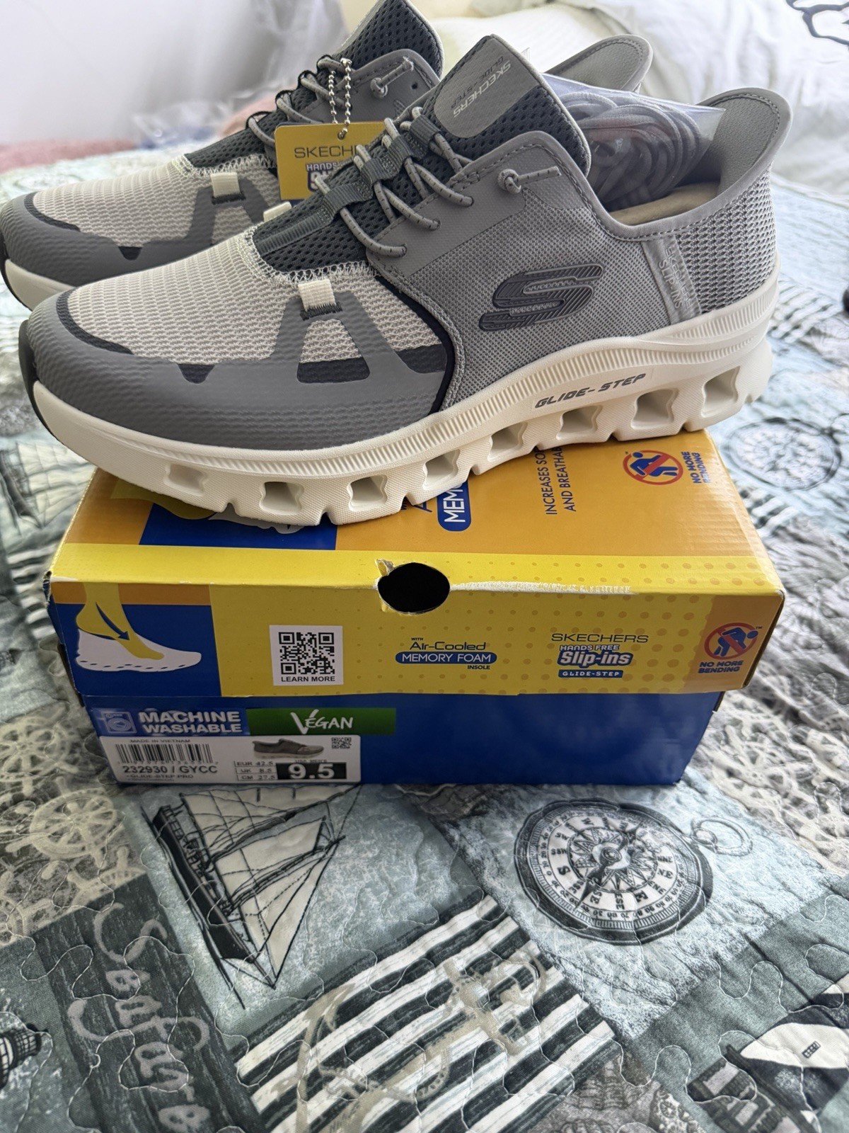 SKECHERS Hands Free Slip-ins Glide-Step Gray/White Mesh Cushioned Sneaker