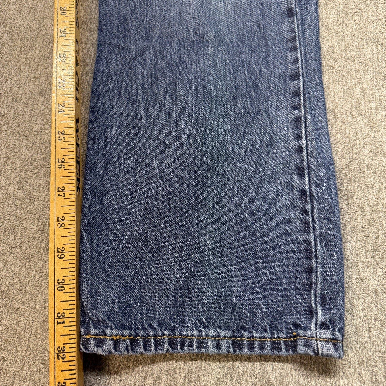 levi’s 565 33×32 dark wash jeans excellent condition regular fit