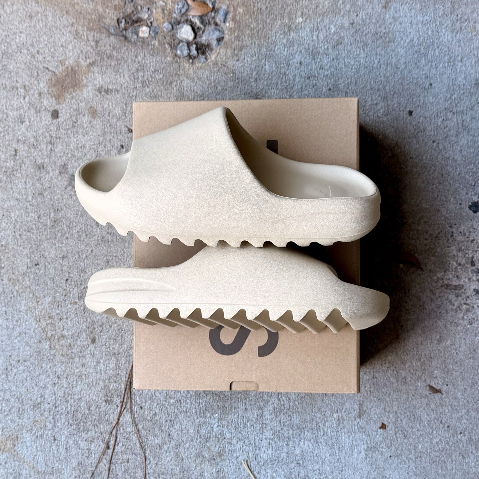 adidas Yeezy Slides ‘Bone’ 2022 FZ5897