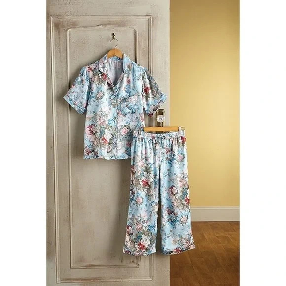 Signals Rose garden Women’s silky 2 Piece pajama set Short Sleeves, Capri SZ L