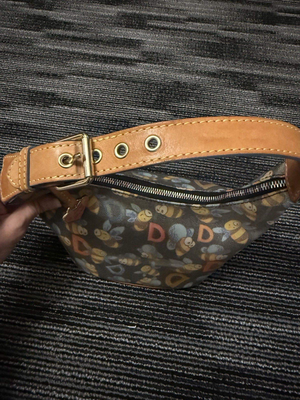 Dooney & Bourke Bee Print Small Shoulder Bag Zip Top Tan Strap Red Lining