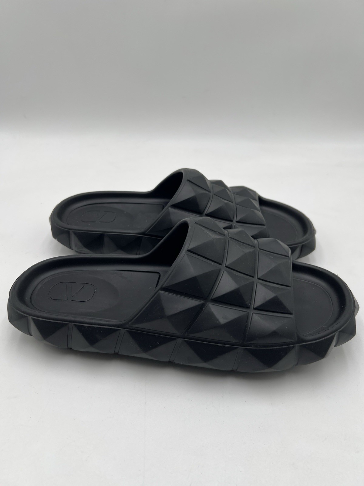 Valentino Garavani Roman Stud Turtle Slide Sandals in black rubber Size 40