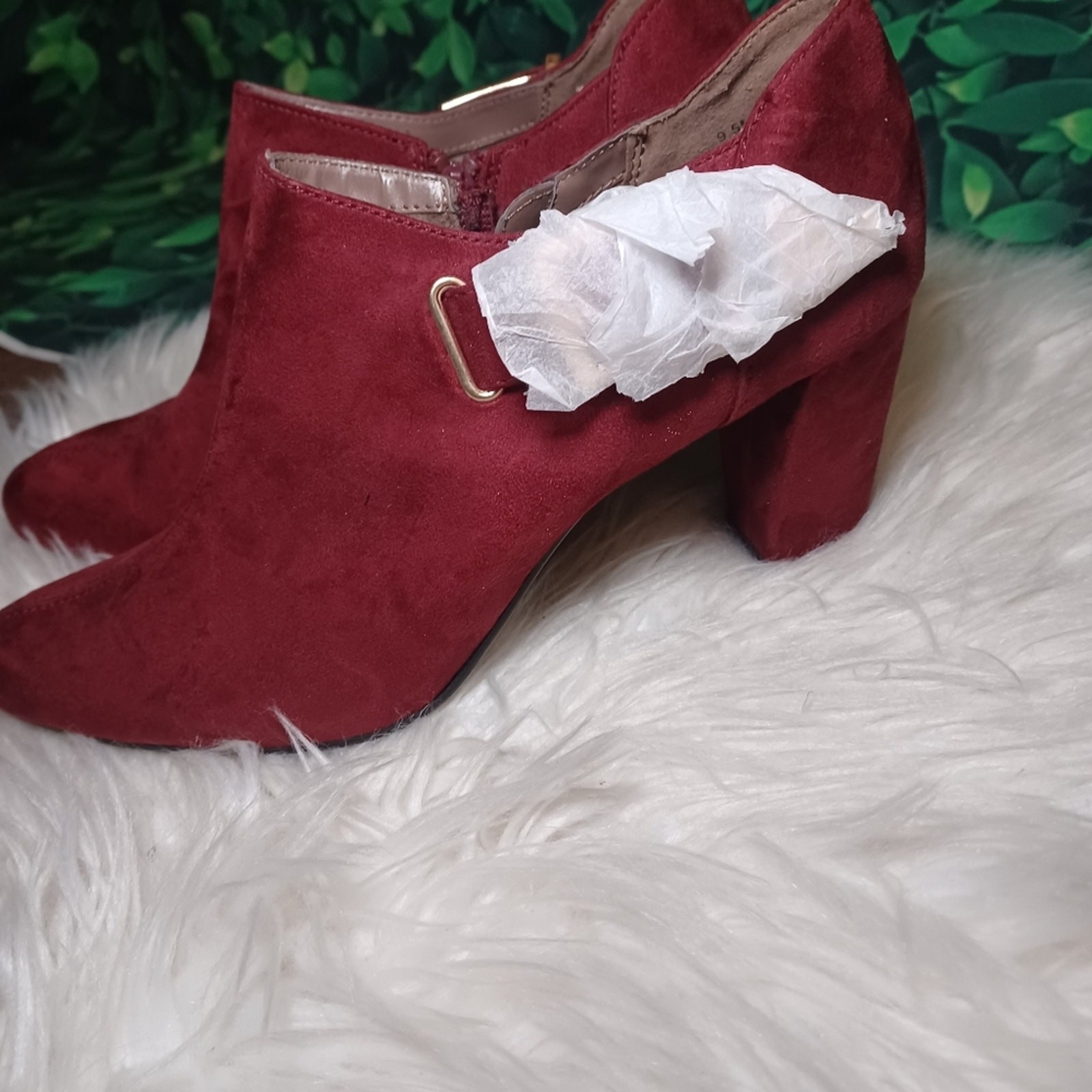 Aerosols Heelrest Burgandy Suede Ankle Boots. SZ 9.5 NWOB