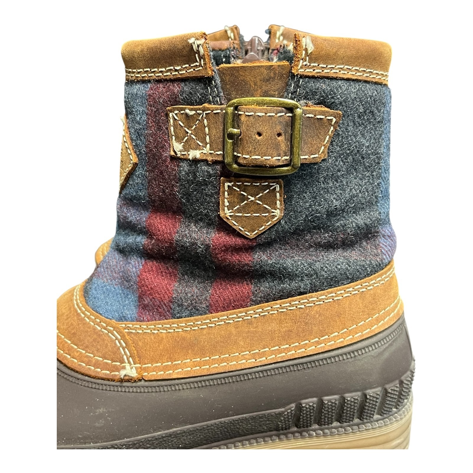 Kamik Avelle Winter Boots Womens Size 8 Plaid Ankle 3M Thinsulate Buckle Zipper