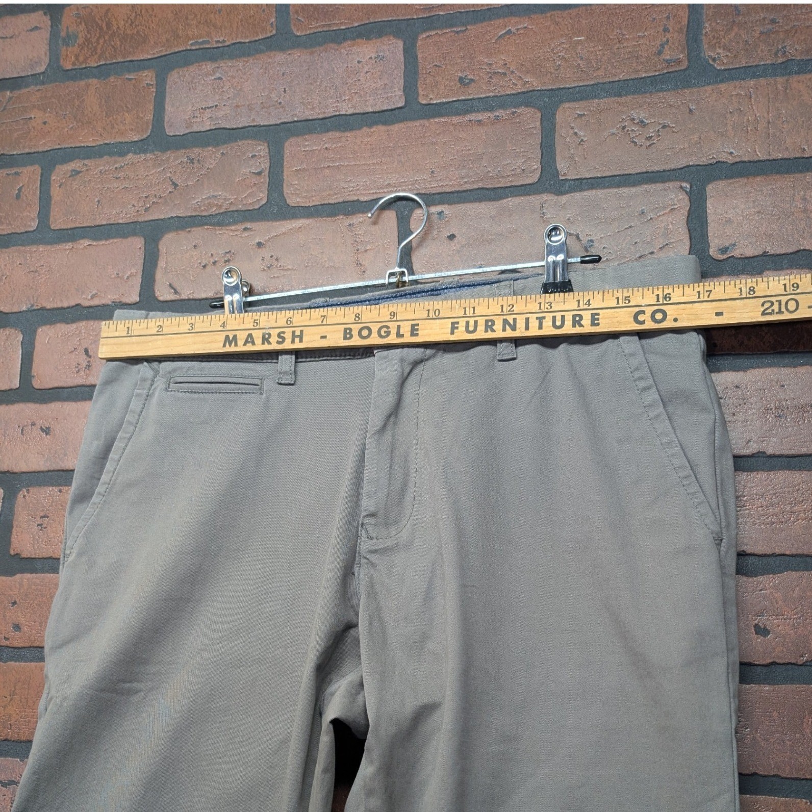 Tommy Hilfiger Men’s 33×32 Slim Fit THFlex Stretch Gray Chino Pants