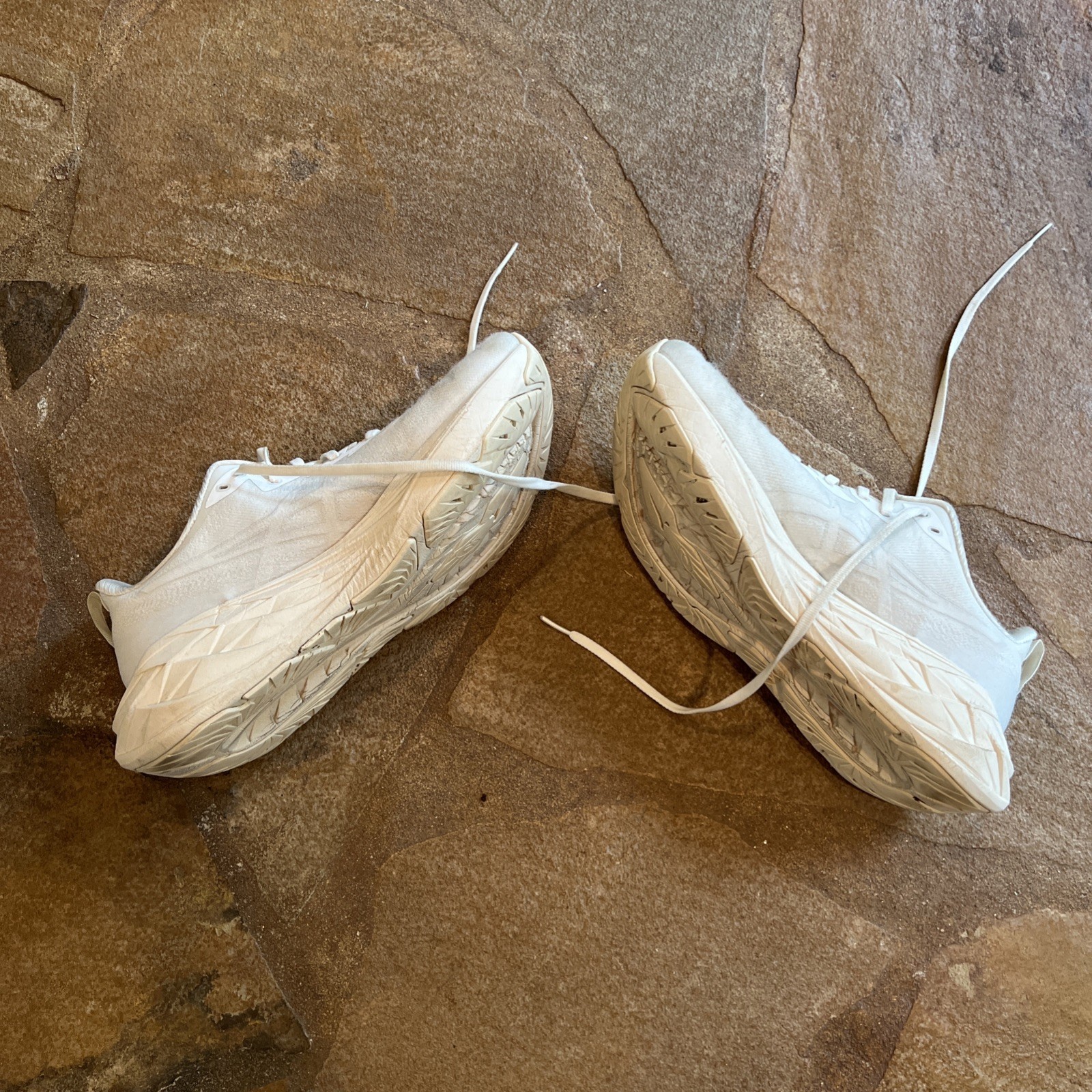 Mens ASICS Novablast 4 White/White Running Shoes. Size 10.5