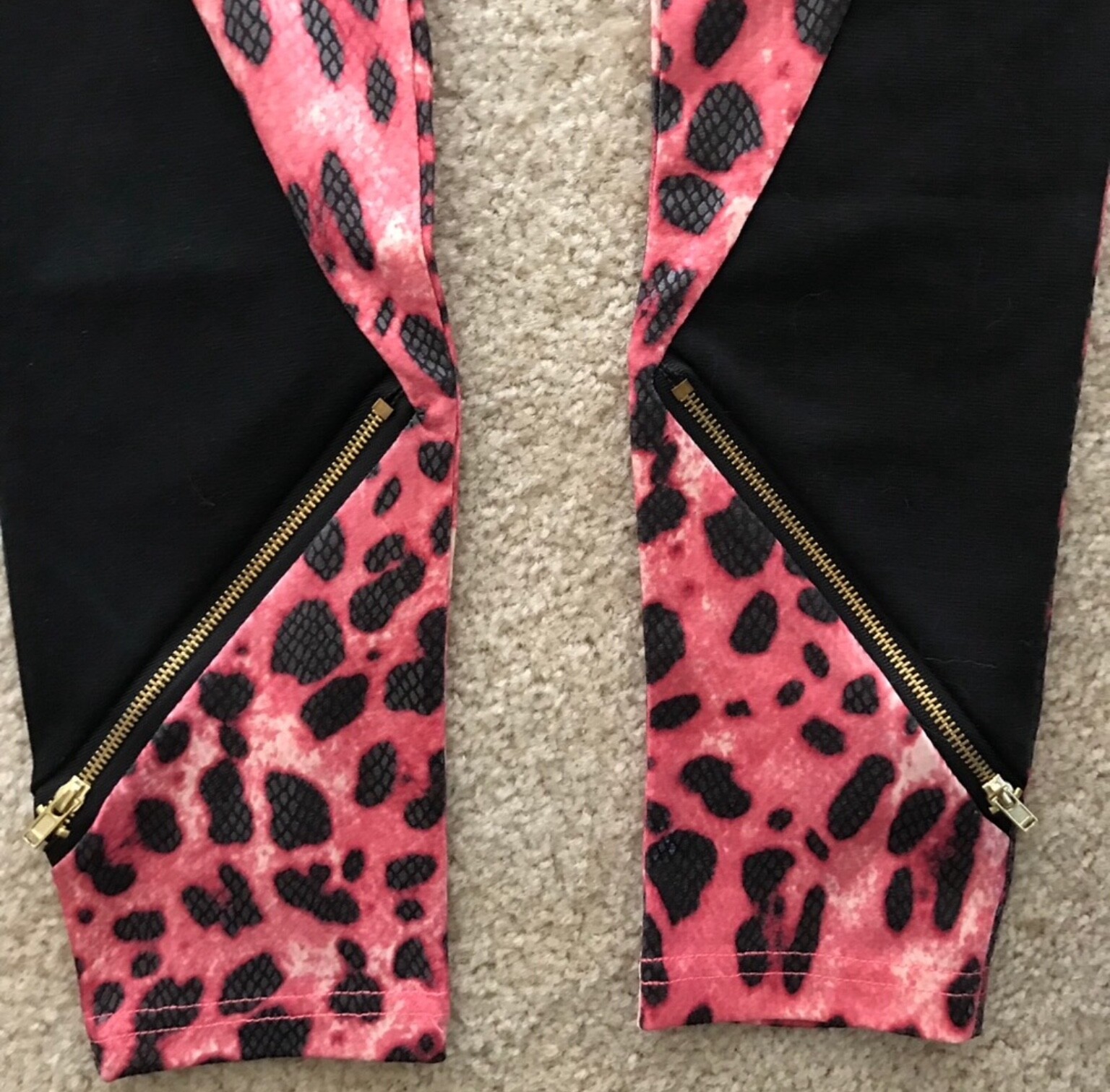 NWT The Classic LEOPARD Print LEGGINGS Medium