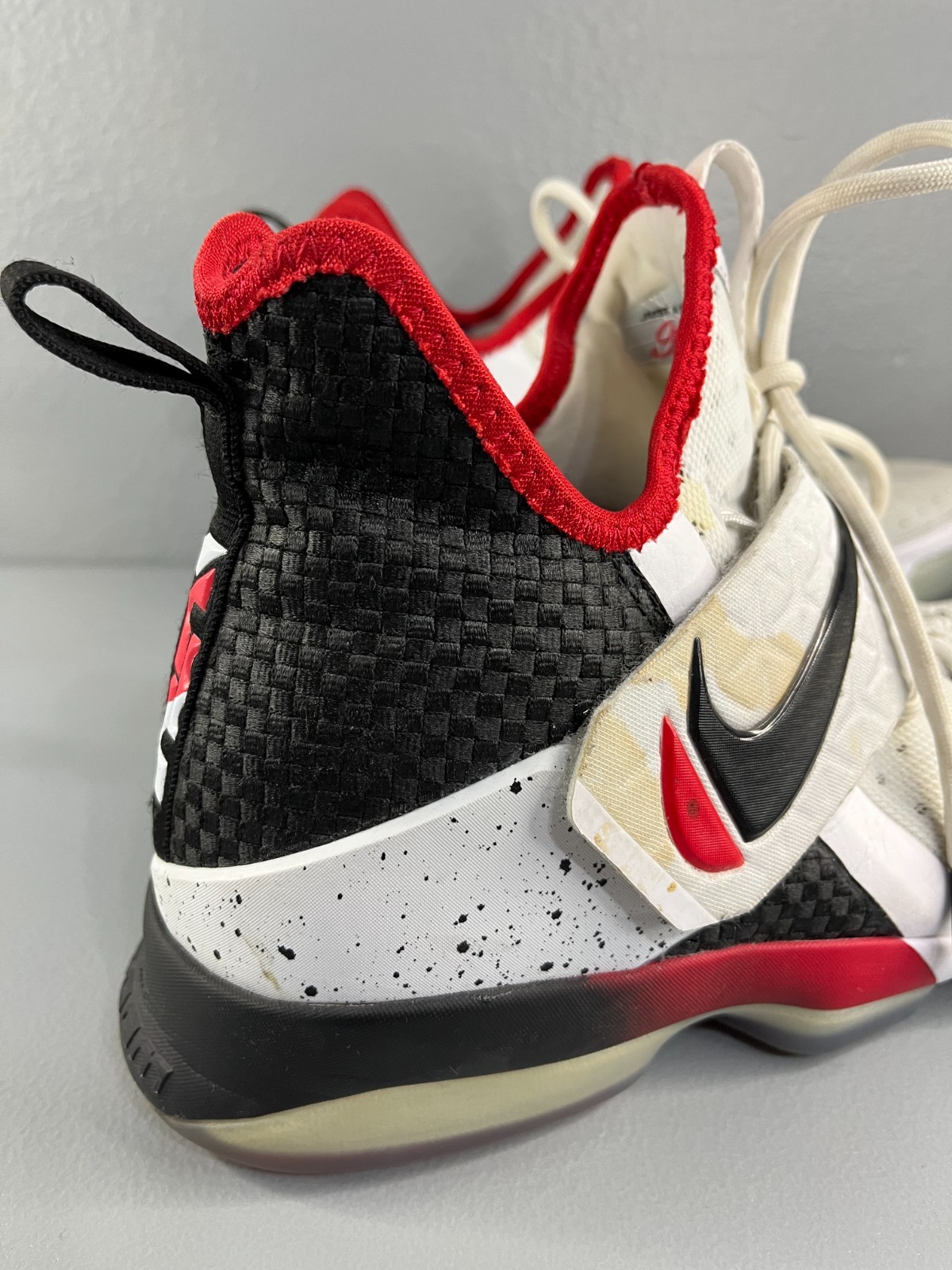 Nike Lebron 14 Flip The Switch Size 13 852405-103 Size 13