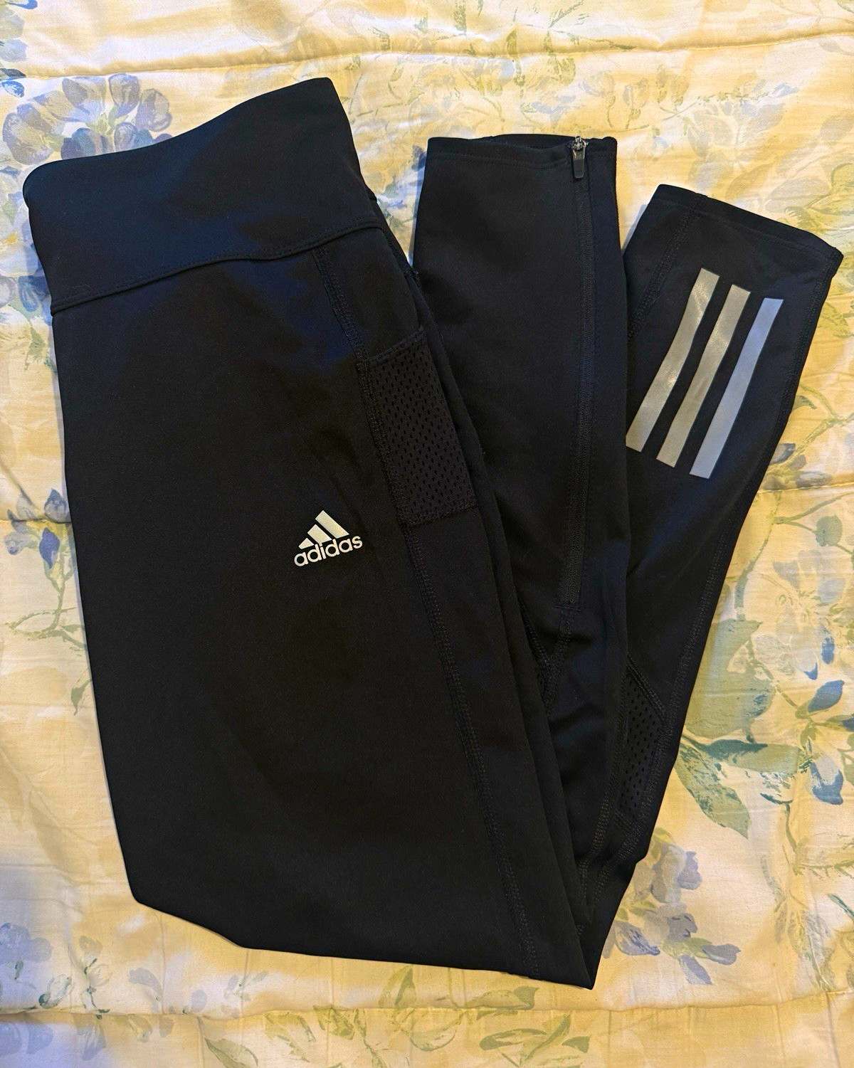 adidas AEROREADY Women’s Black Leggings M Reflective Zip Pocket FS9832