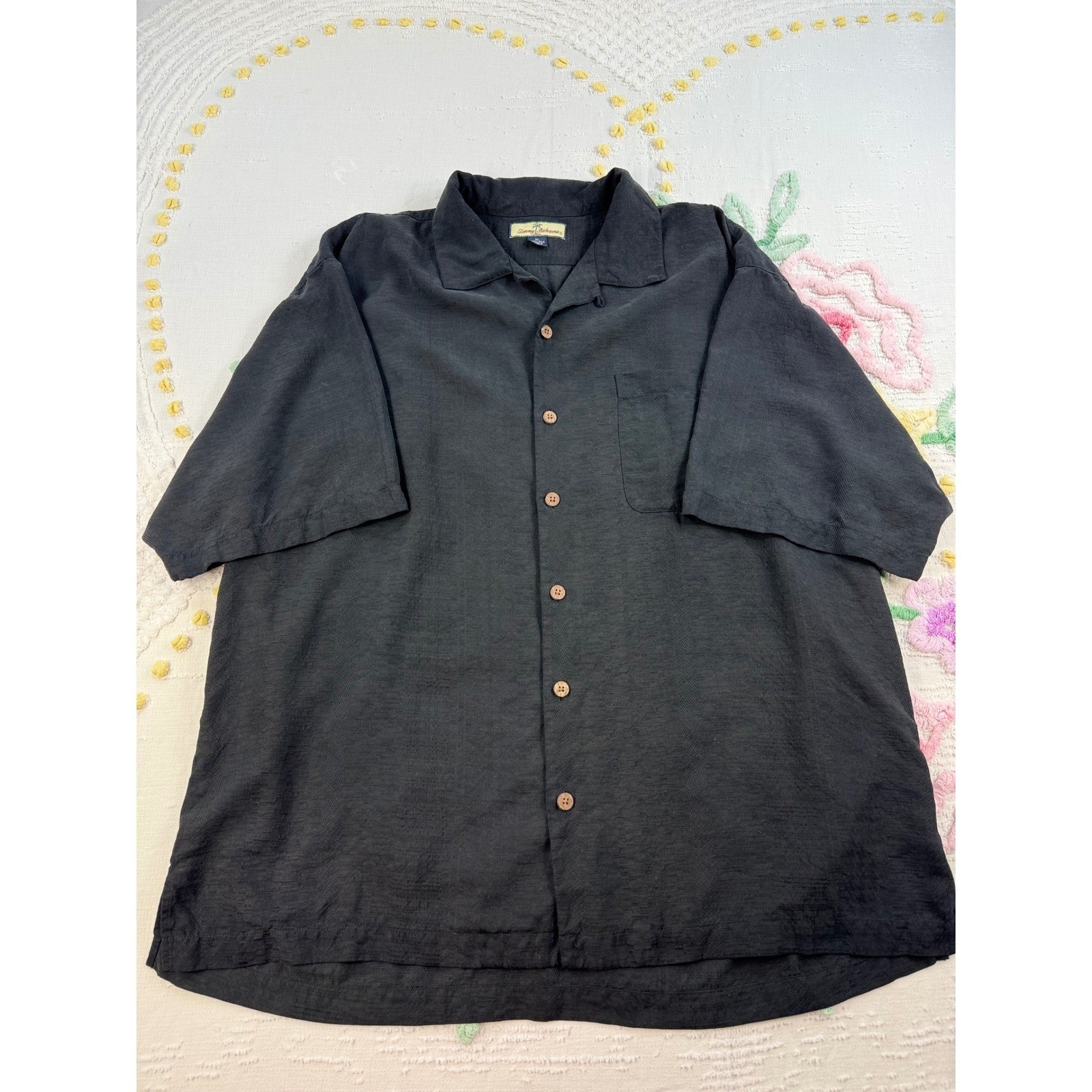 Tommy Bahama XL Silk Black Graphic Back Camp Shirt Straight Up with a Twist