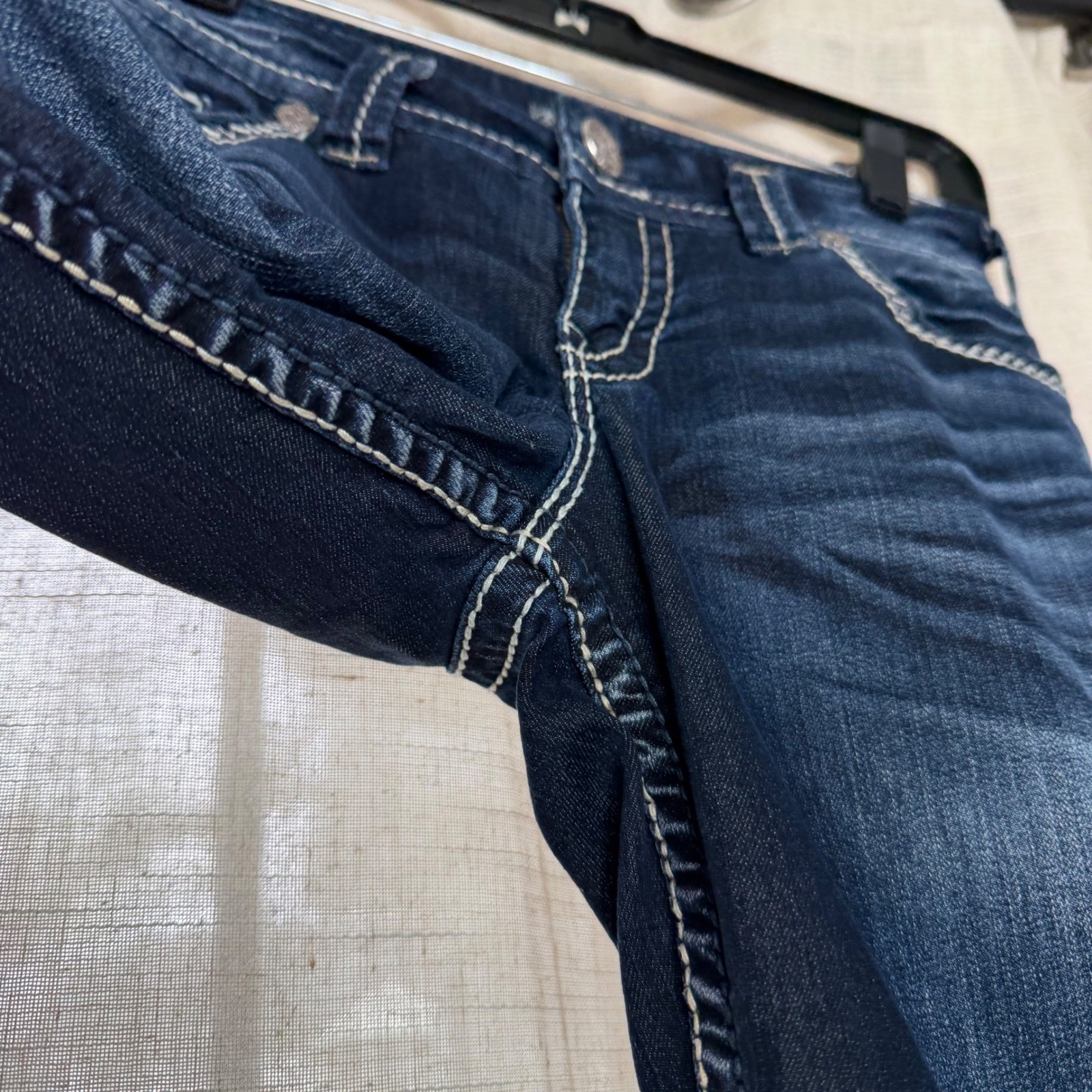 Silver Jeans Co Suki Flap Capri Dark Wash Contrast Stitch Stretch Womens Size 26