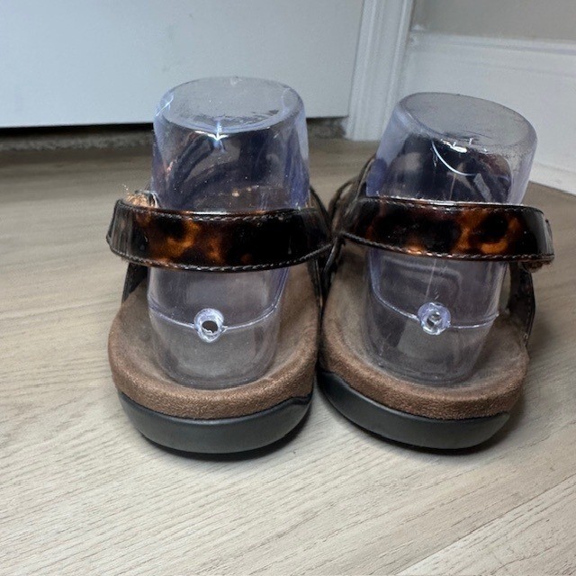 Vionic Amber Tortoiseshell Strappy Wedge Sandals Women’s Size 7 Comfort