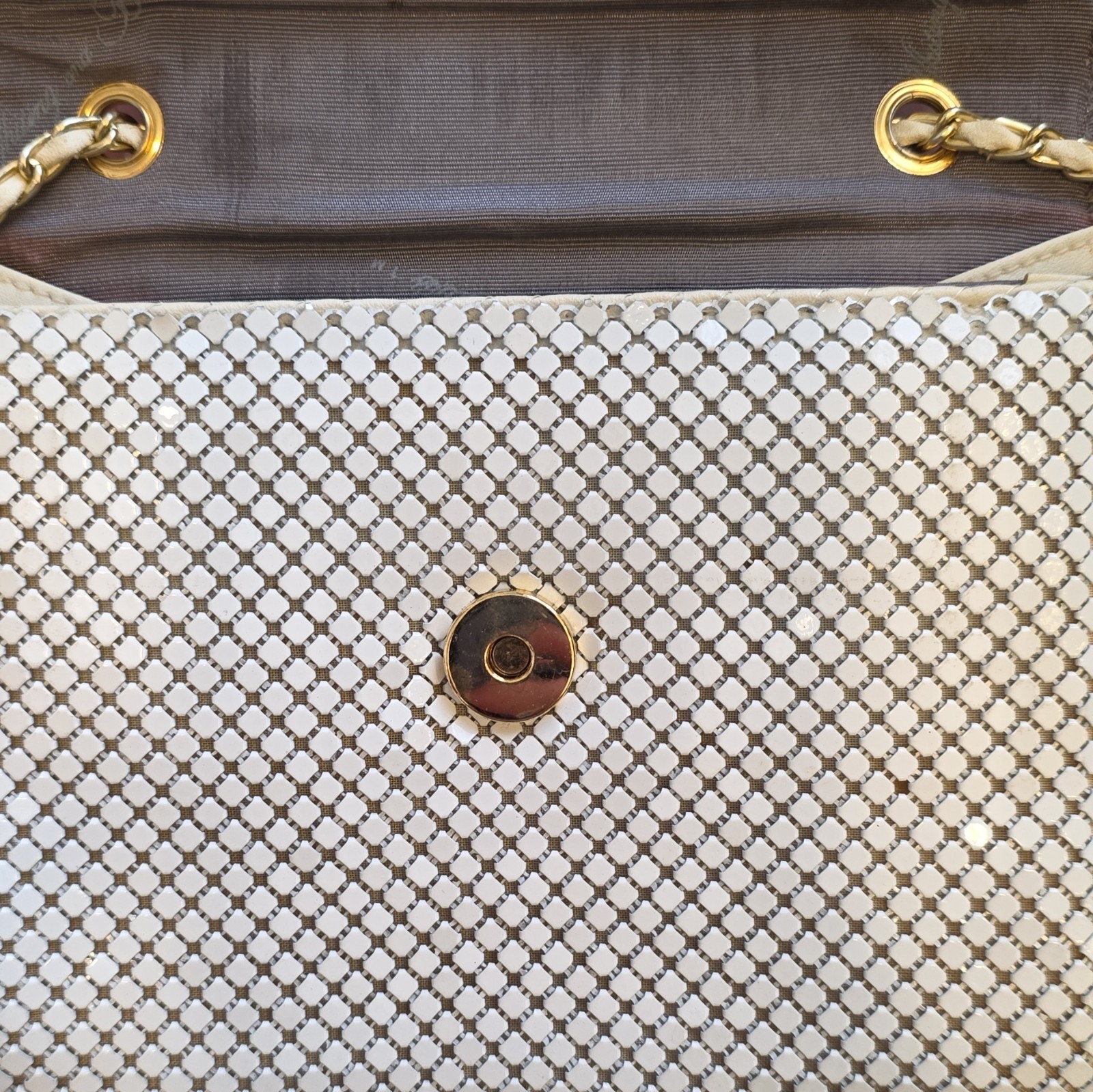 Whiting & Davis White Mesh Shoulder Bag Gold Chain Strap Magnetic Closure