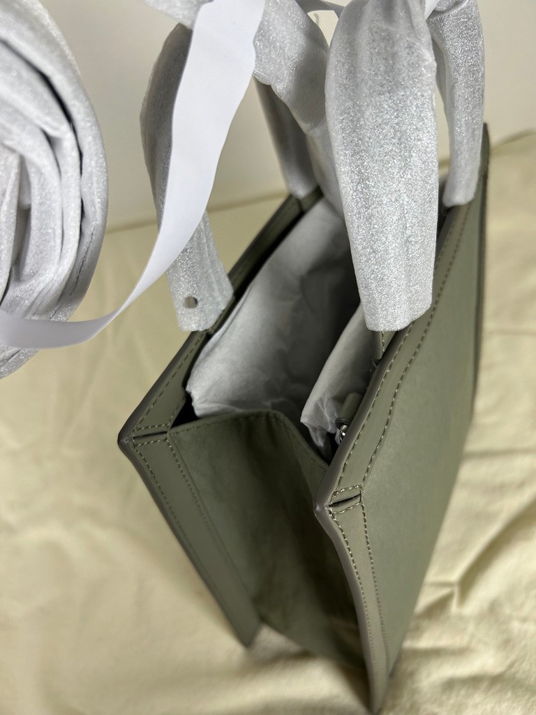 WE-AR4 NEW Green Small Notebook Tote with Detachable Crossbody Strap