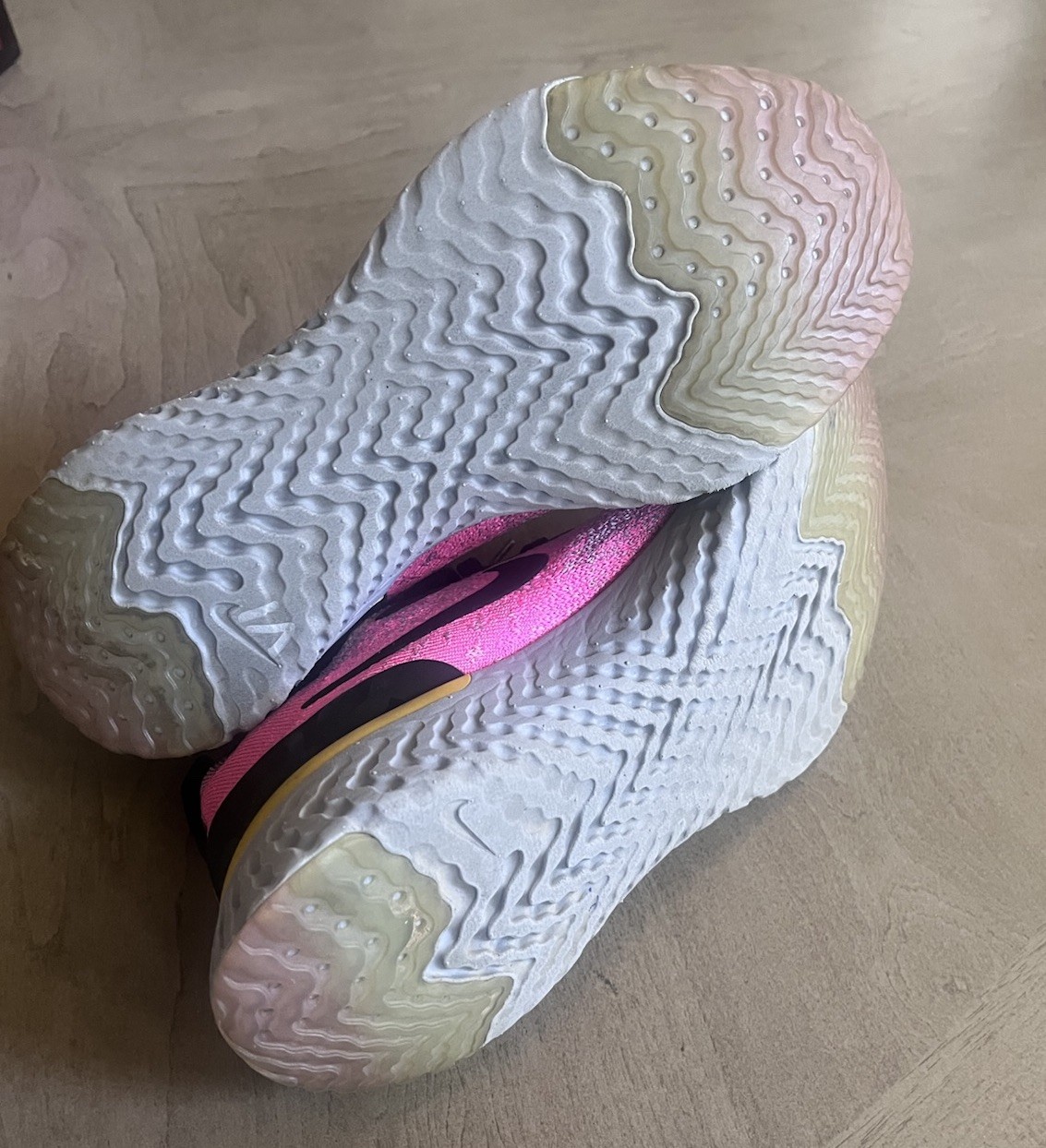 Nike Epic React Flyknit Plum Dust Women Size 8