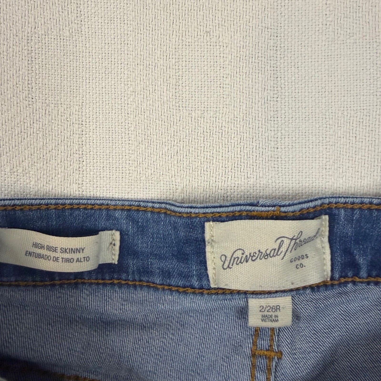 Universal Thread High Rise Skinny Jeans Blue Medium Wash Raw Hem Size 2/26R
