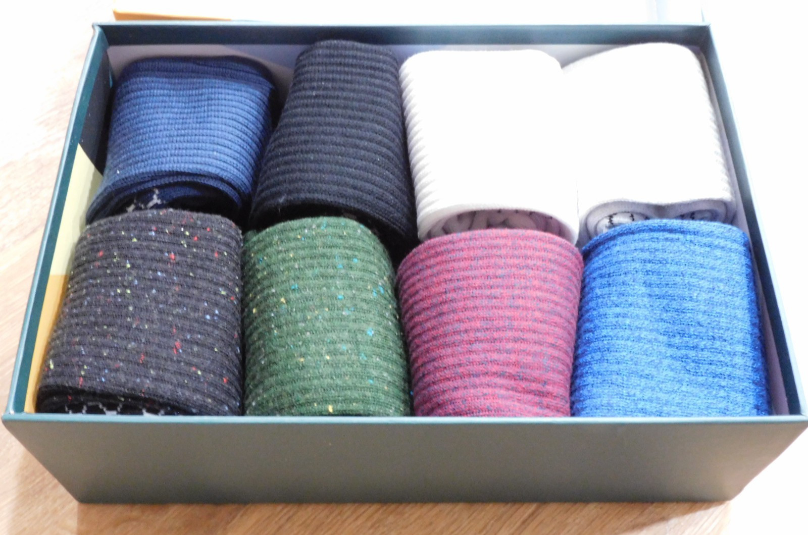 NEW! 8 Pack GIFT BOX, Men’s BOMBAS Assorted Colors Socks; Size Large!
