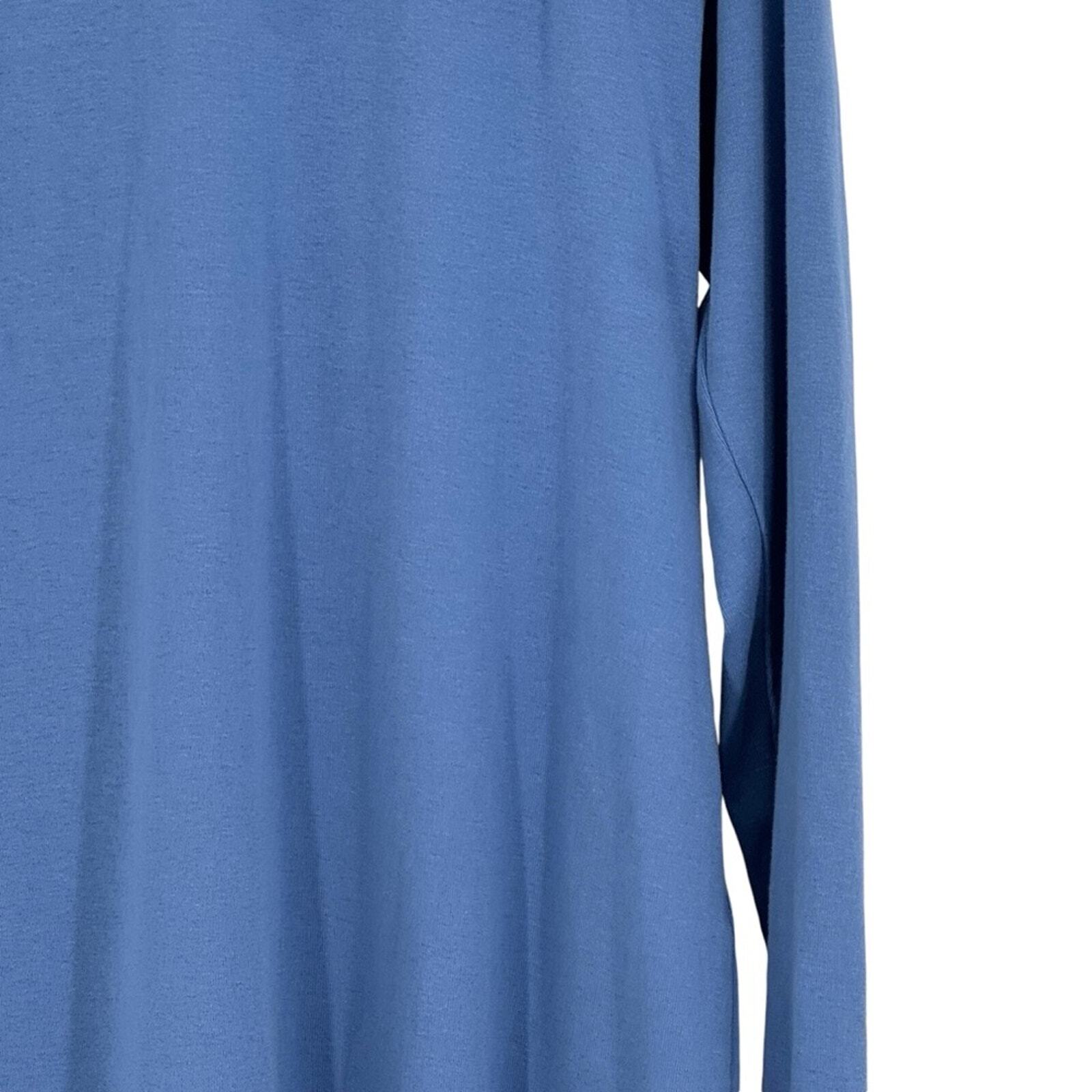 Chico’s Size 1 (Reg 8) Medium Blue Pima Cotton Long Sleeve Top w Gold “Buttons”