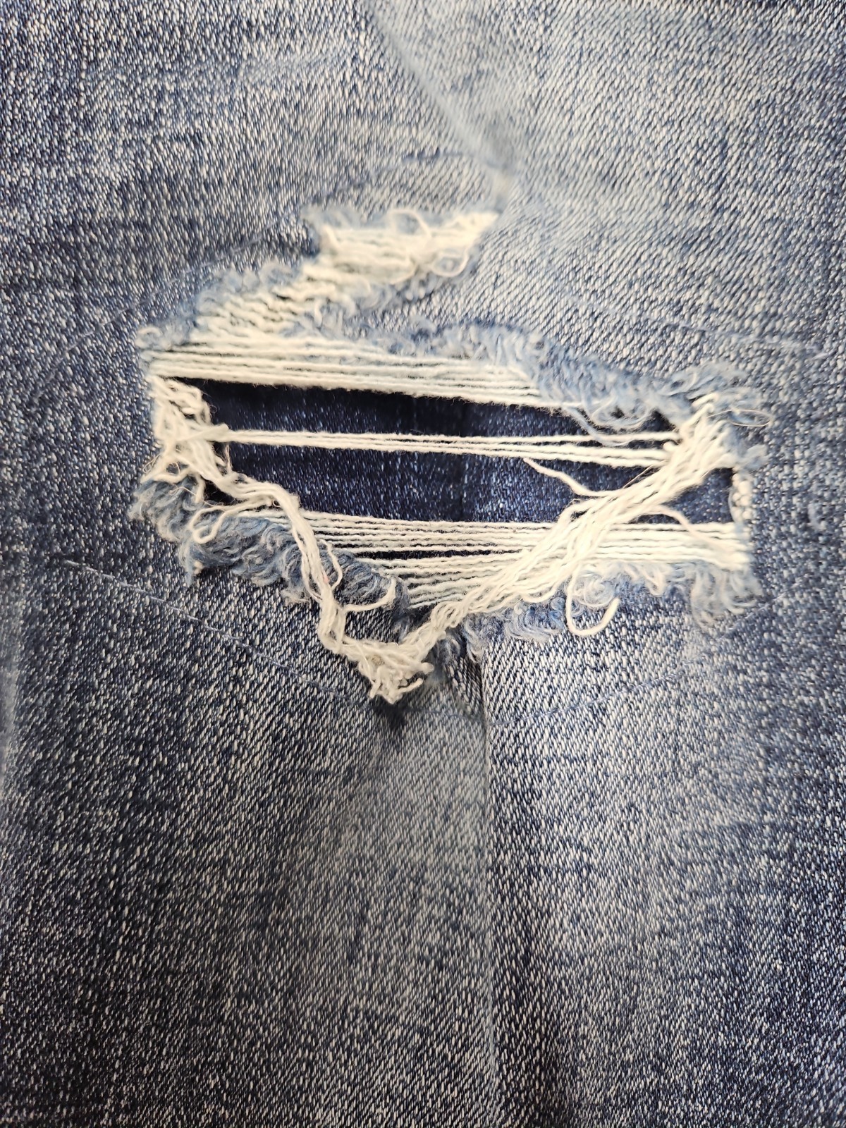 American Eagle Men’s 32×30 Next Level Flex Slim Straight Distressed Jeans