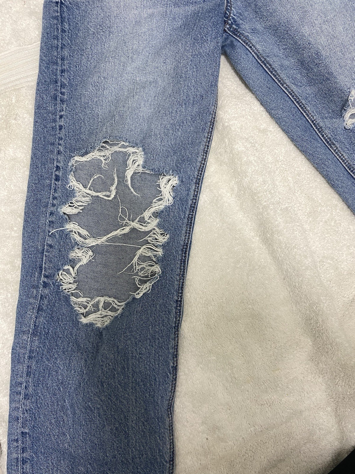 American Eagle Strigid Women’s High Rise Straight Distressed Light Wash Jeans 2