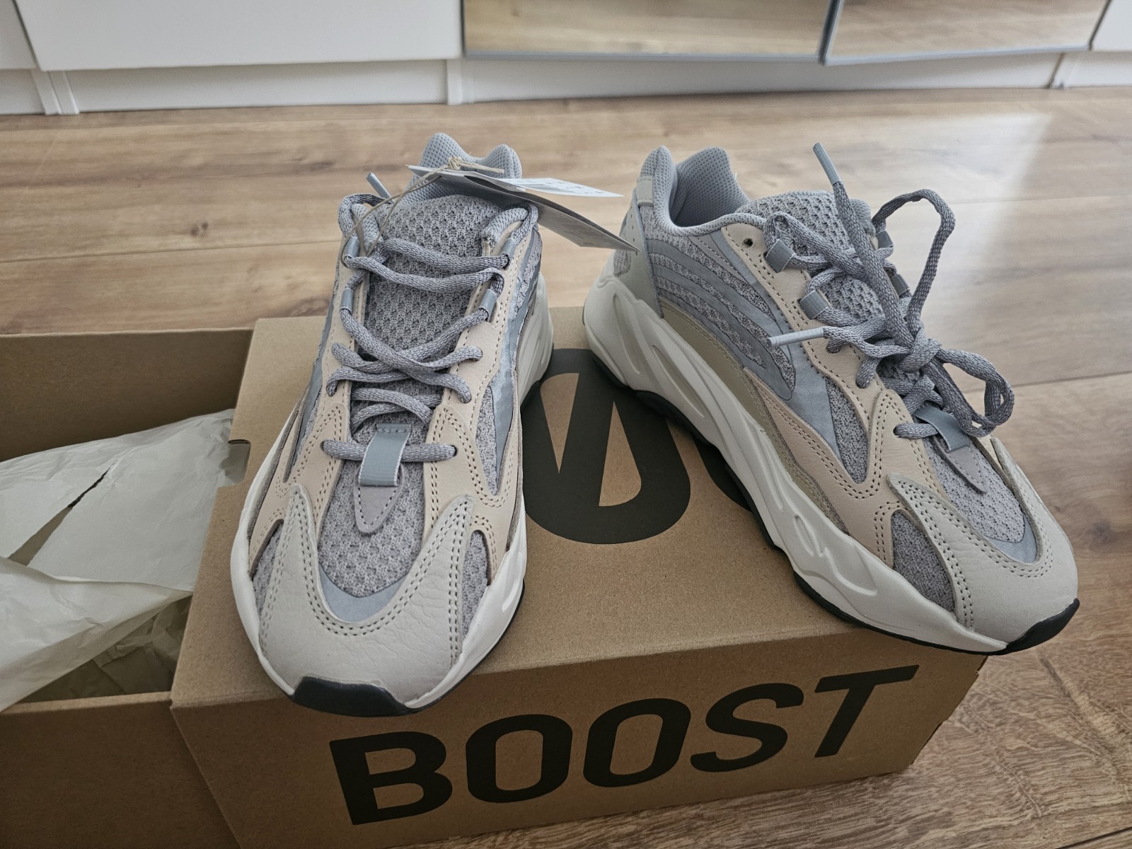 Adidas Yeezy 700 v2 Cream EU 38 2/3 US 6 with invoice and original box