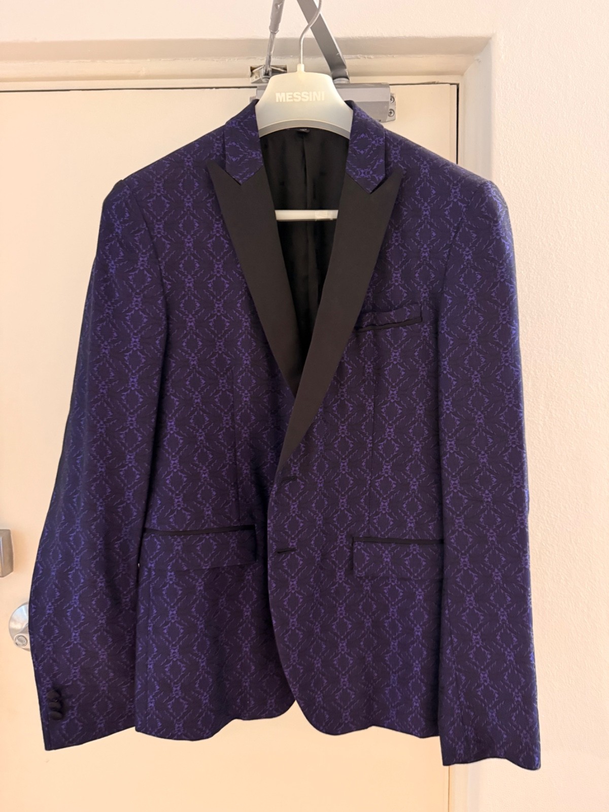 100% Authentic.. Mens Just Cavalli “Spring/Summer 2015* Purple Blazer Size 48.