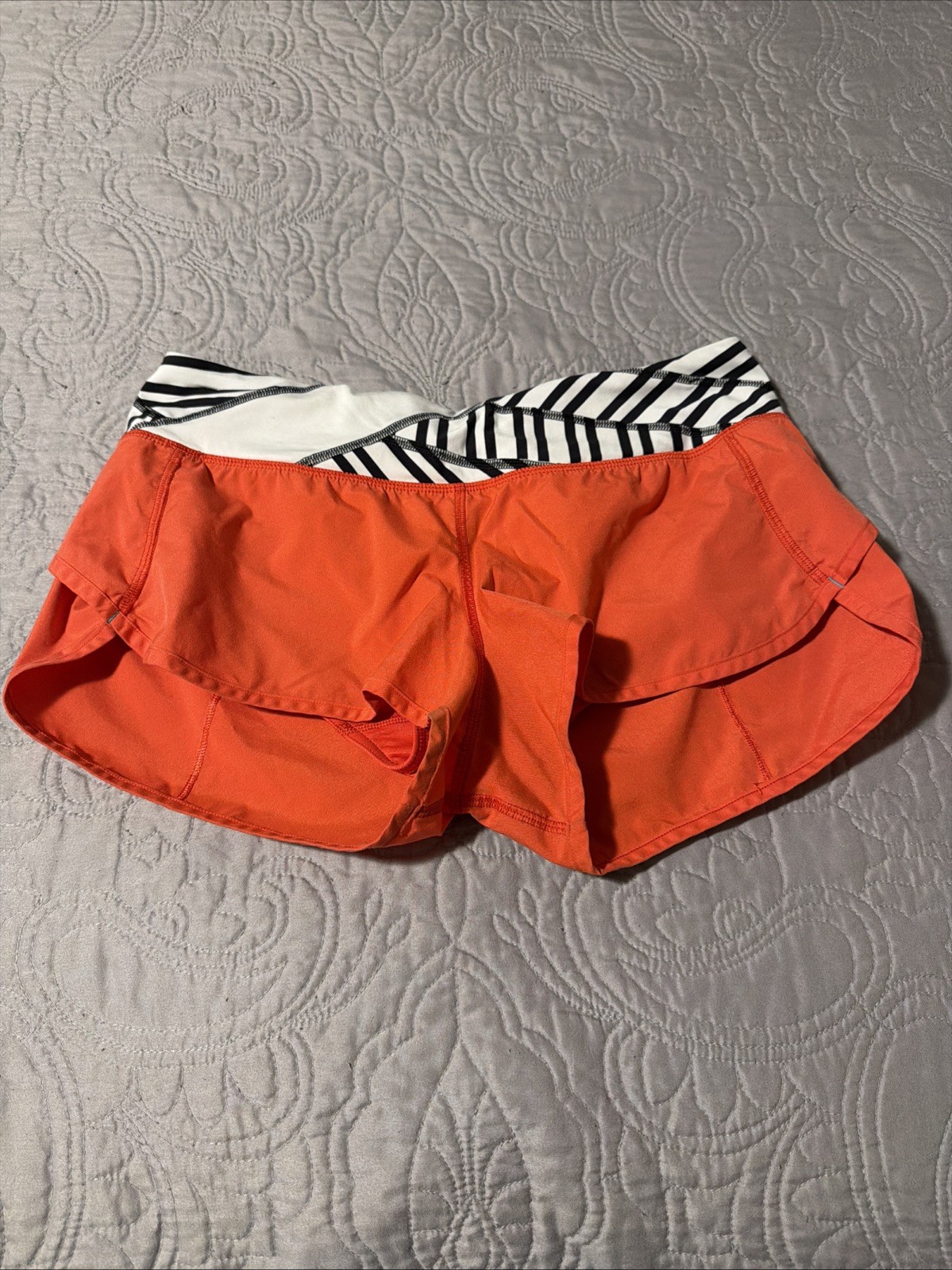 Lululemon Hotty Hot Low-Rise Lined Short 2.5″