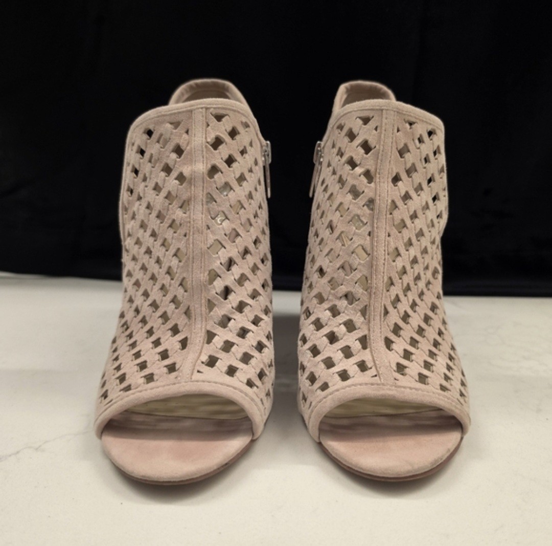 VINCE CAMUTO Perforated Peep Toe Booties Nude Blush Block Heel Size 9