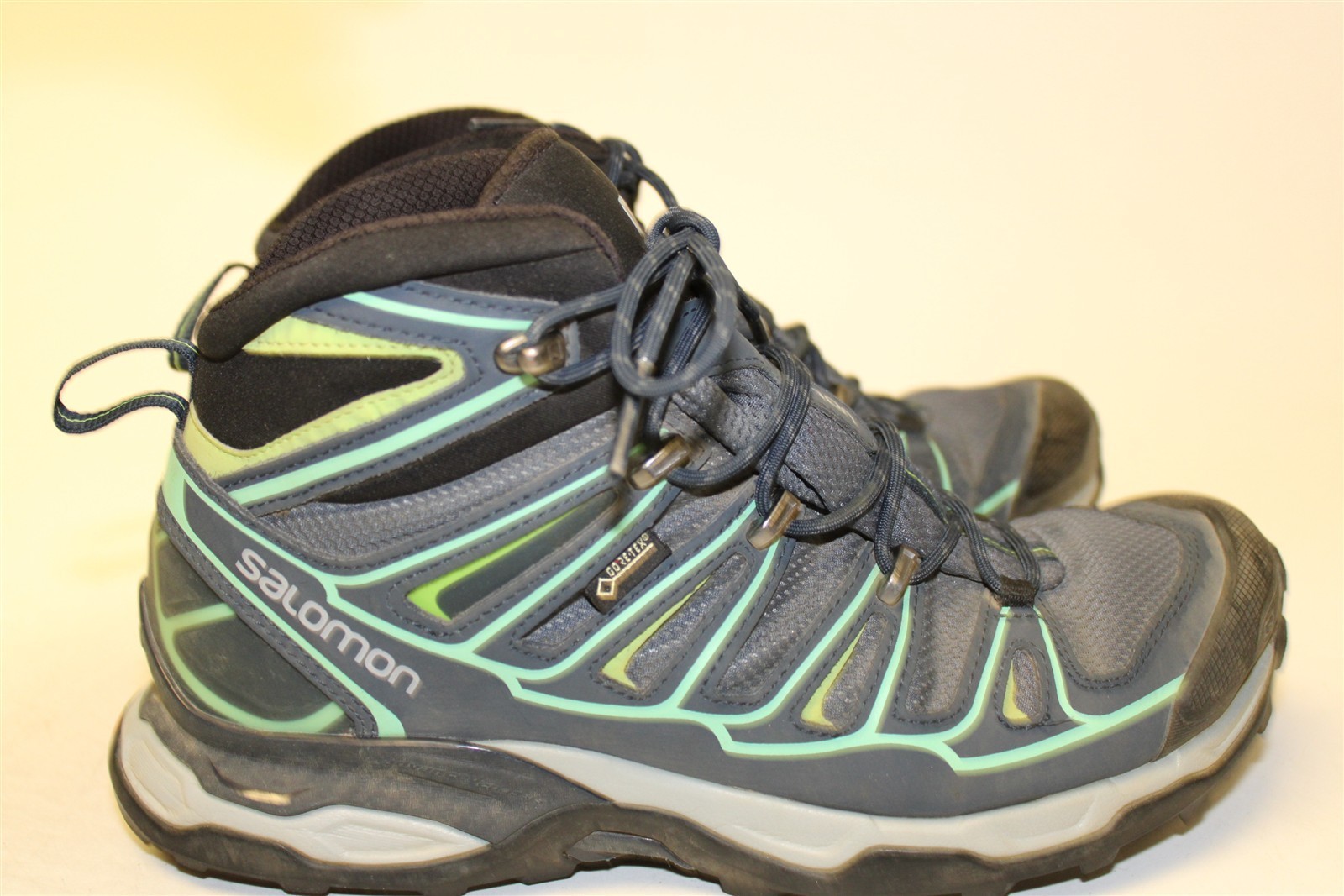 Salomon Womens Size 8.5 40 2/3 Grey Green X Ultra Mid 2 GTX Hiking Boots 371524