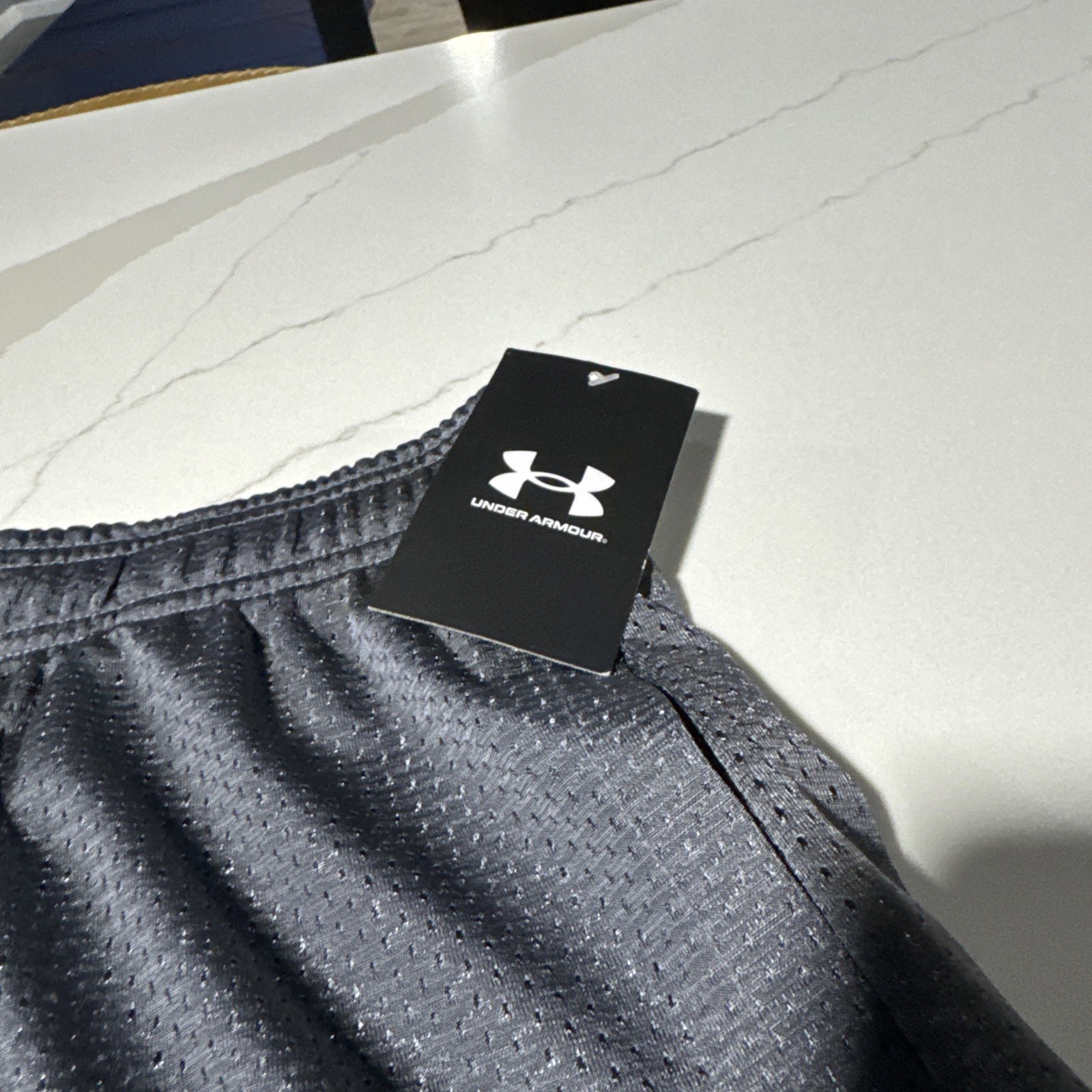 Under Armour 5″ Icon Mesh Shorts LARGE Retro Mid Thigh W/ Pockets Gray NWT GREY