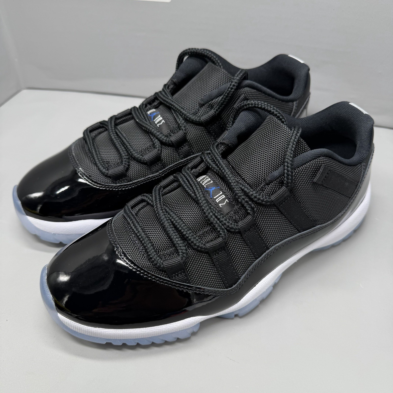 Air Jordan 11 Men Retro Low Space Jam Sneaker FV5104-004 Size 8 NEW B-Grade
