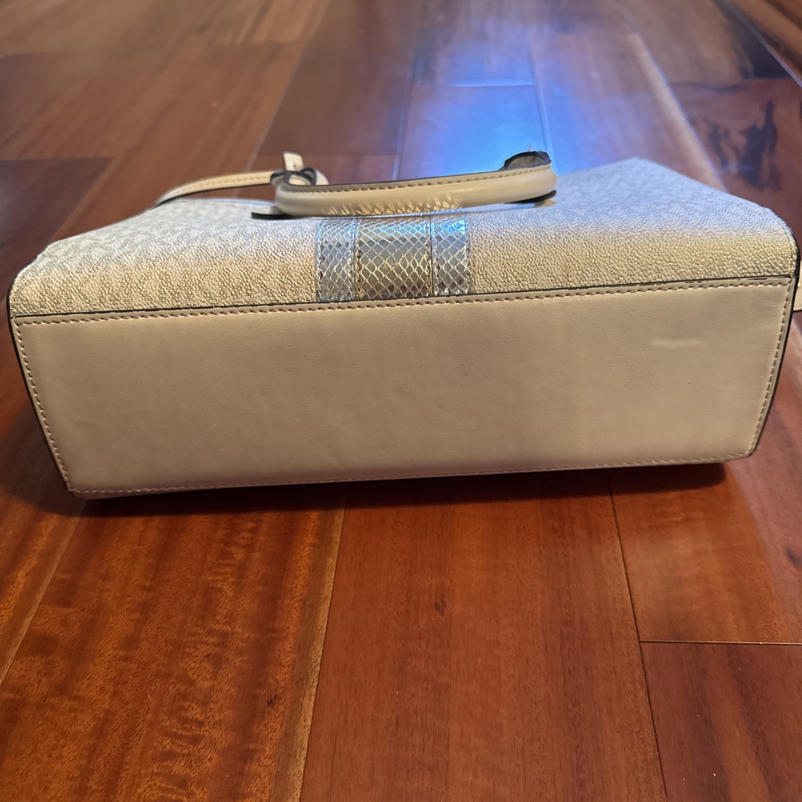 Michael Kors Mercer Women’s Crossbody Bag – Satchel Powder (35S1GM9M2B)