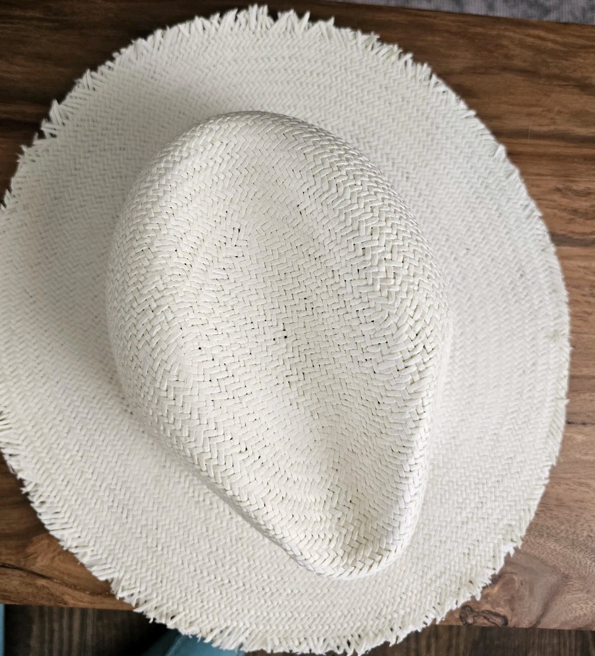 Hat Attack Travel Hat Chapeau in White/Blanc $119, NWT