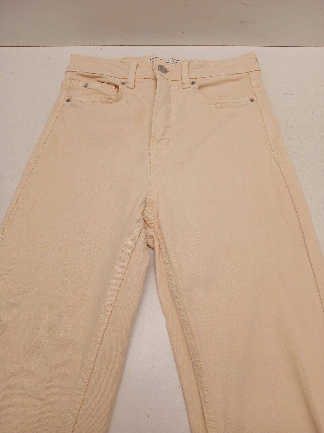 Stradivarius Mom Slim Fit Light Beige Denim Jeans with Stretch Size UK 8 Leg 28″