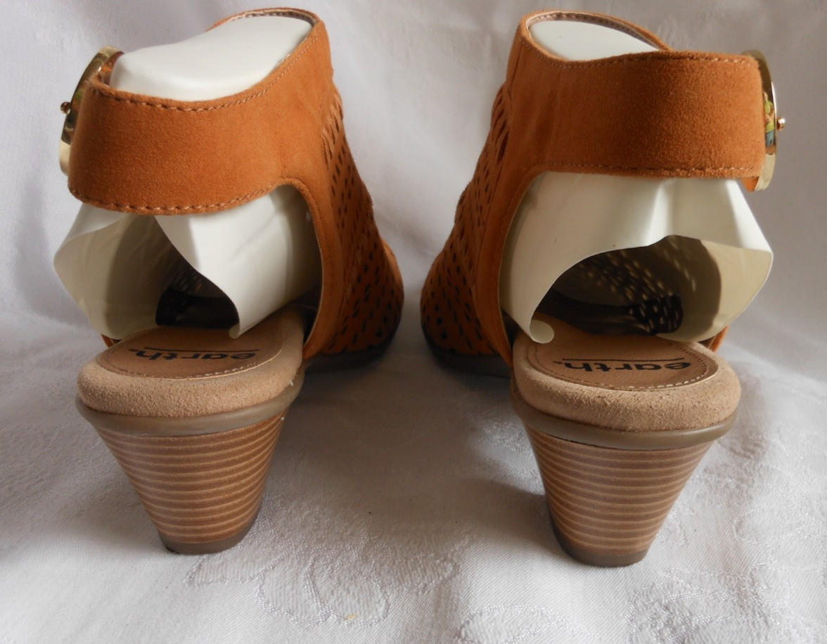 Earth Size 8.5 W Carson Hamden Tan Suede Peep Toe Booties Sandals Wide Width