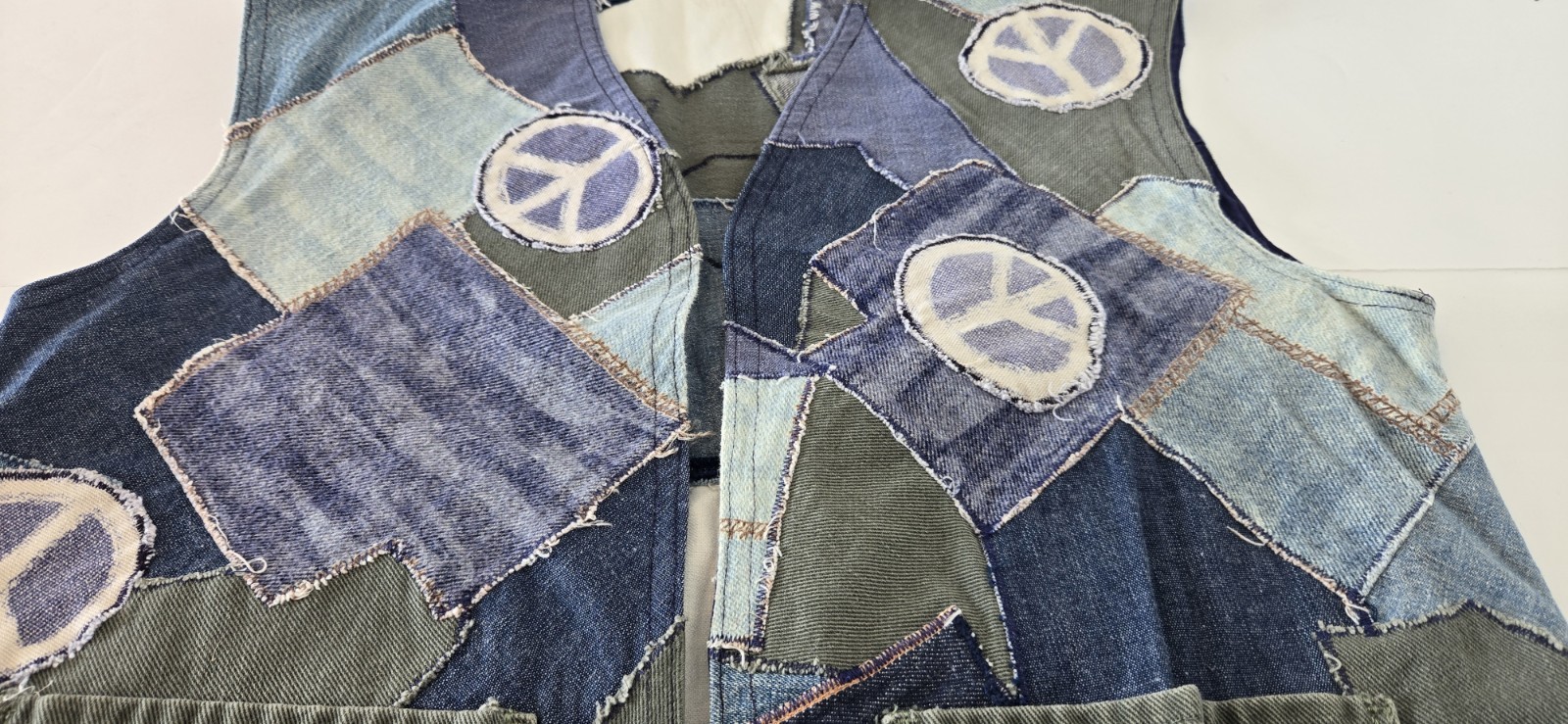 Vintage Denim Peace Sign Vest w/ Patches & Pockets *RARE* Frayed “Homemade” L