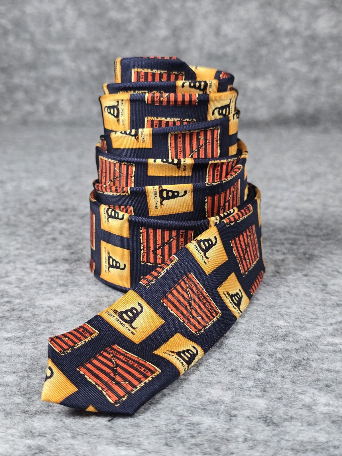 Museum Artifacts 100% Silk Tie Don’t Tread On Me Glasden Flag Rattlesnake 2A