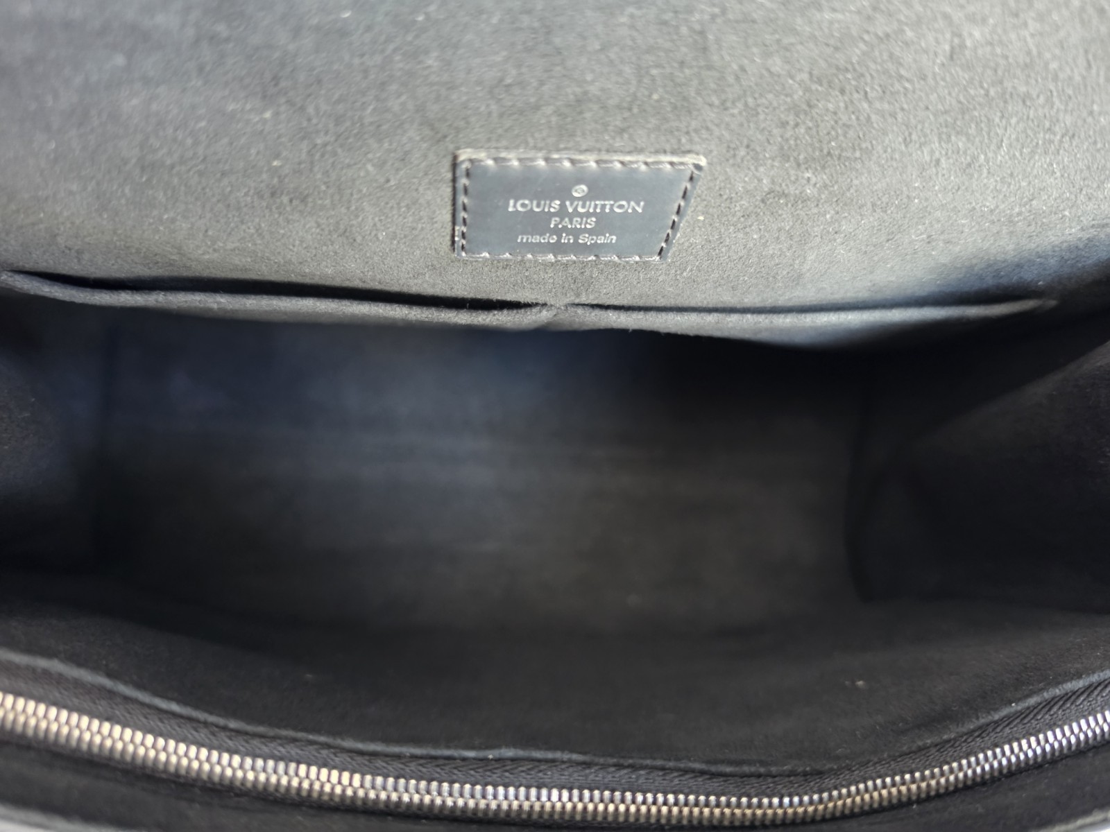 Louis Vuitton Black Epi MM Cluny Satchel Top Handle Detachable Strap Silver HW