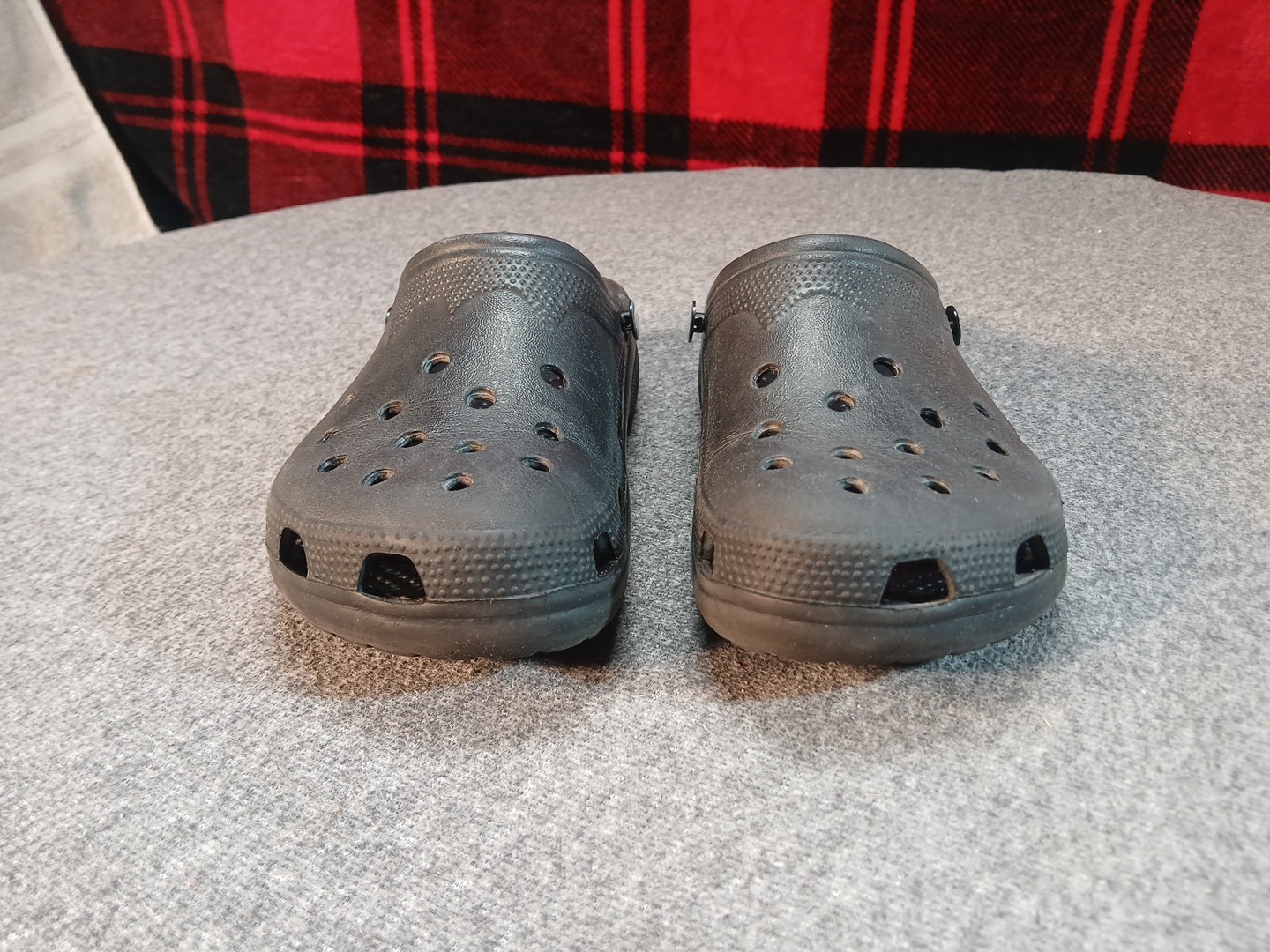 crocs unisex adult W/8-9 M/6-7 Black In Color