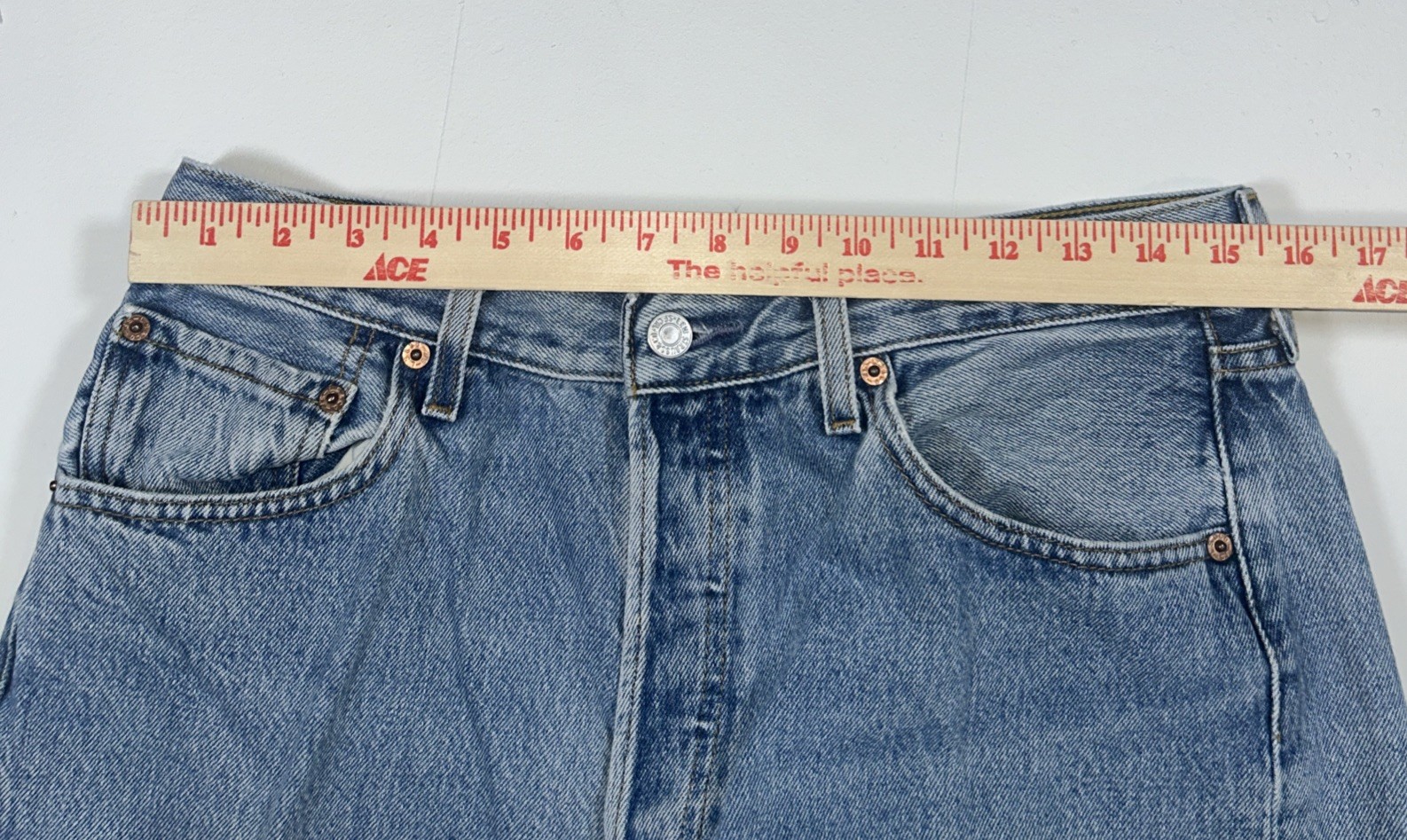 Vintage 2000 Levi’s 501 Men’s Jeans 34×34 Button Fly Denim Y2K